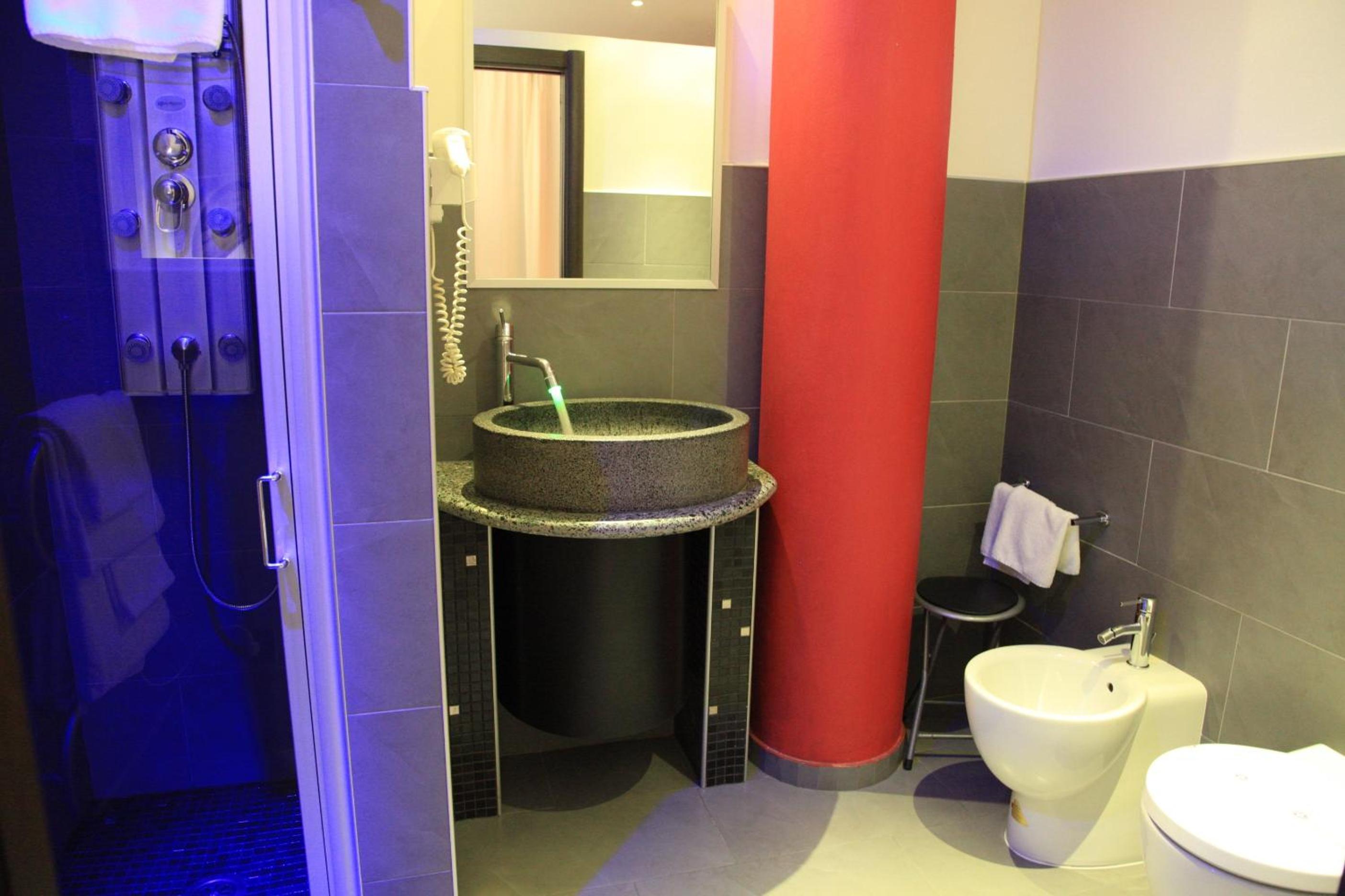 Double or Twin Room - Photo 7
