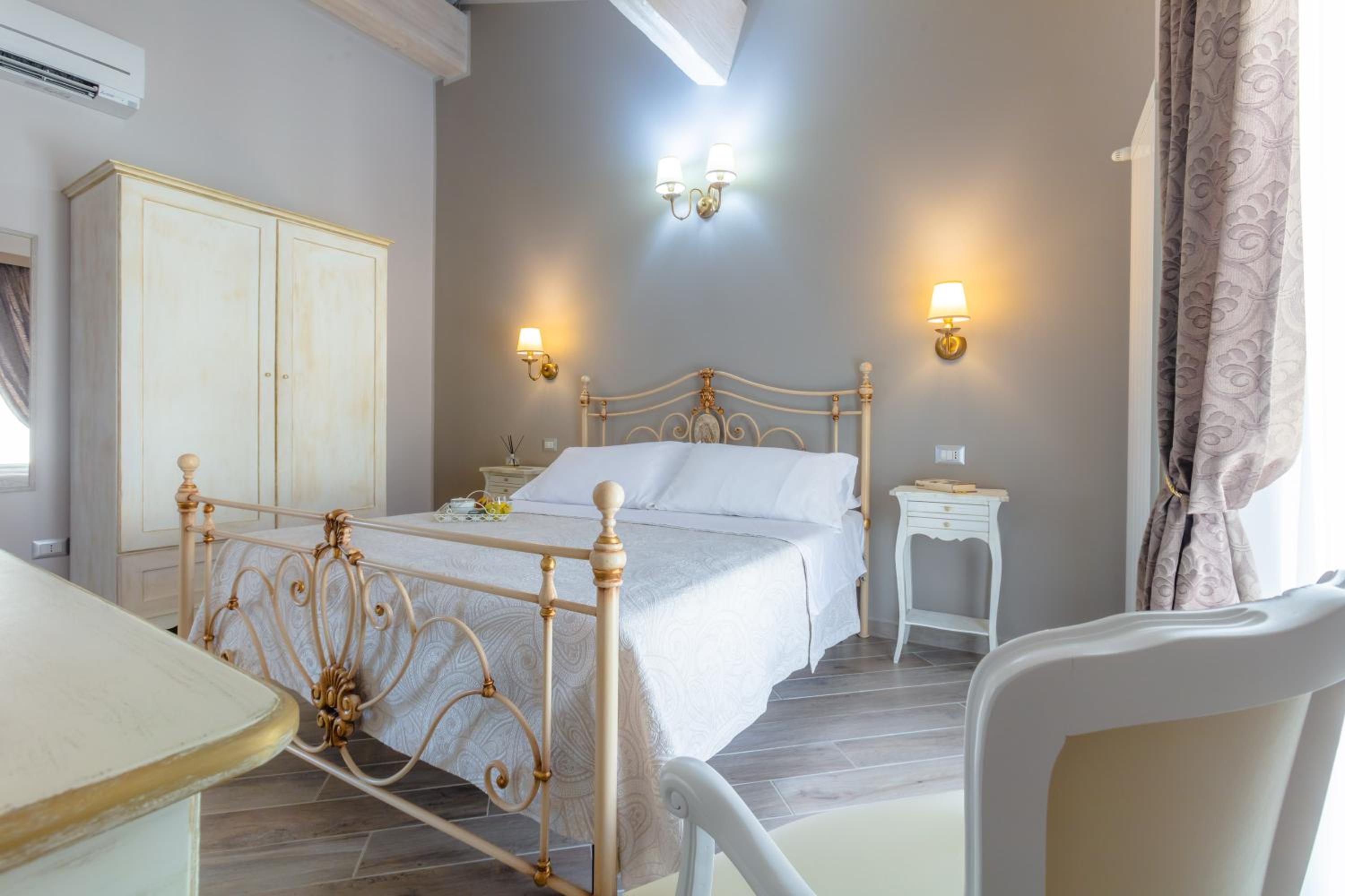 Double Room with Private Bathroom photo 1
