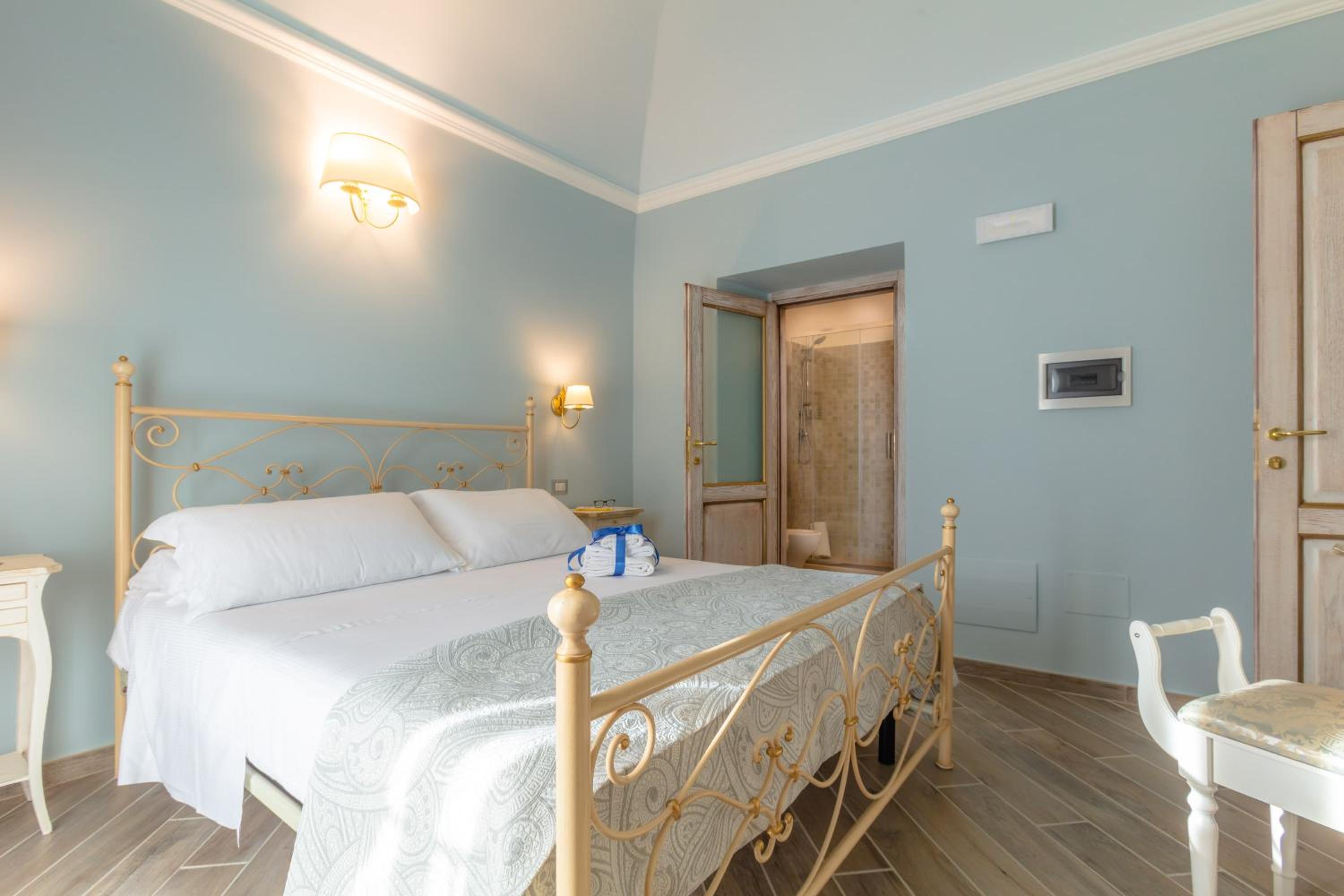 Double Room with Private Bathroom photo 2