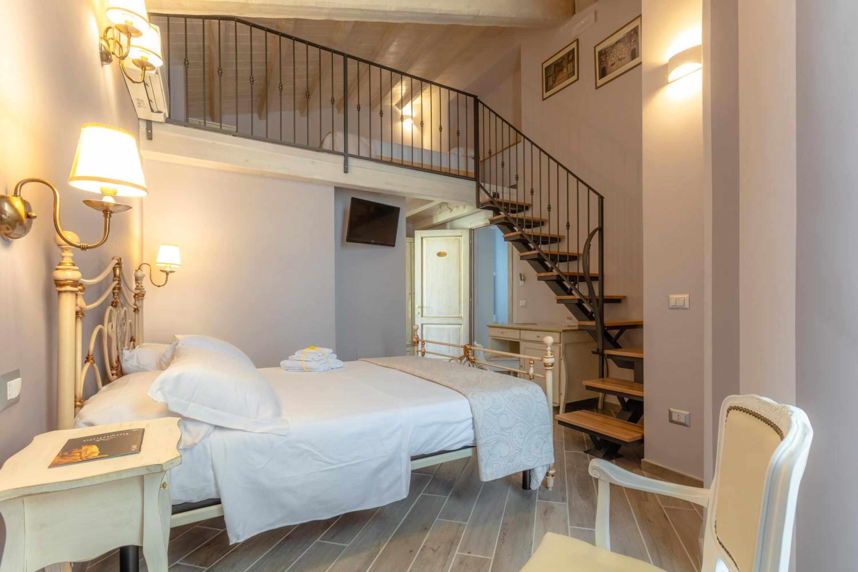 Quadruple Room with Private Bathroom photo 2