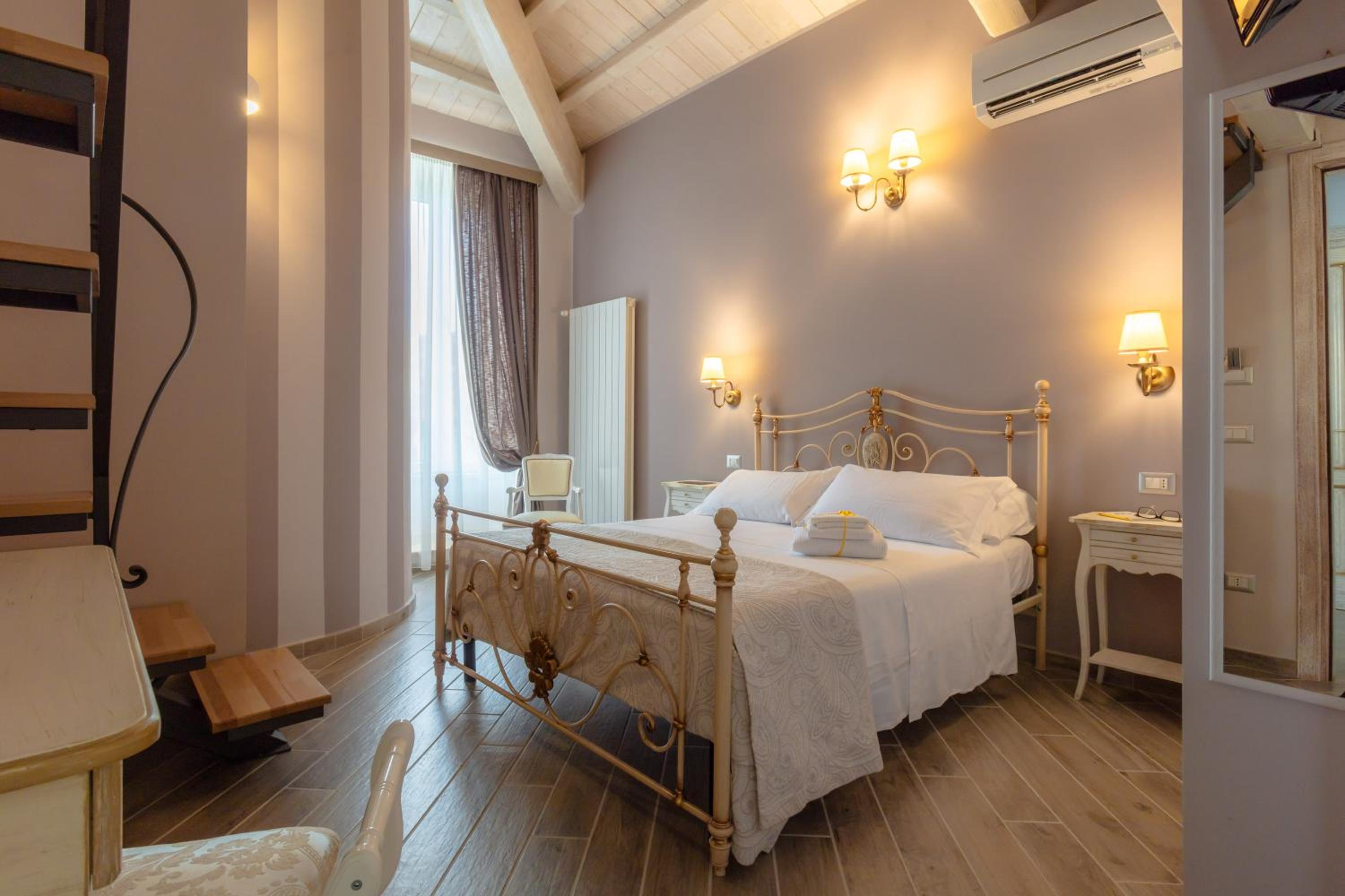 Quadruple Room with Private Bathroom photo 3