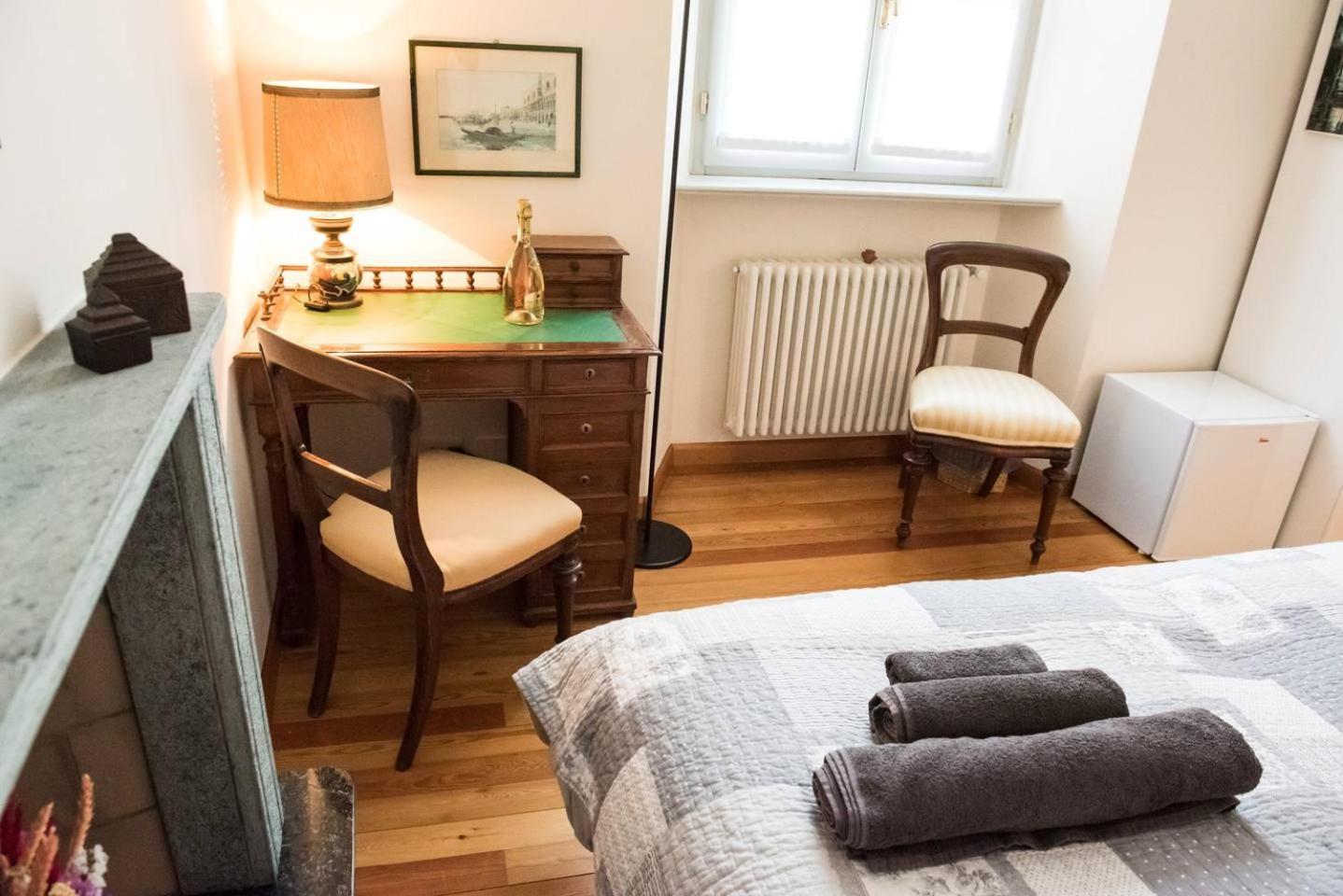 Double Room with Private Bathroom - Photo 4