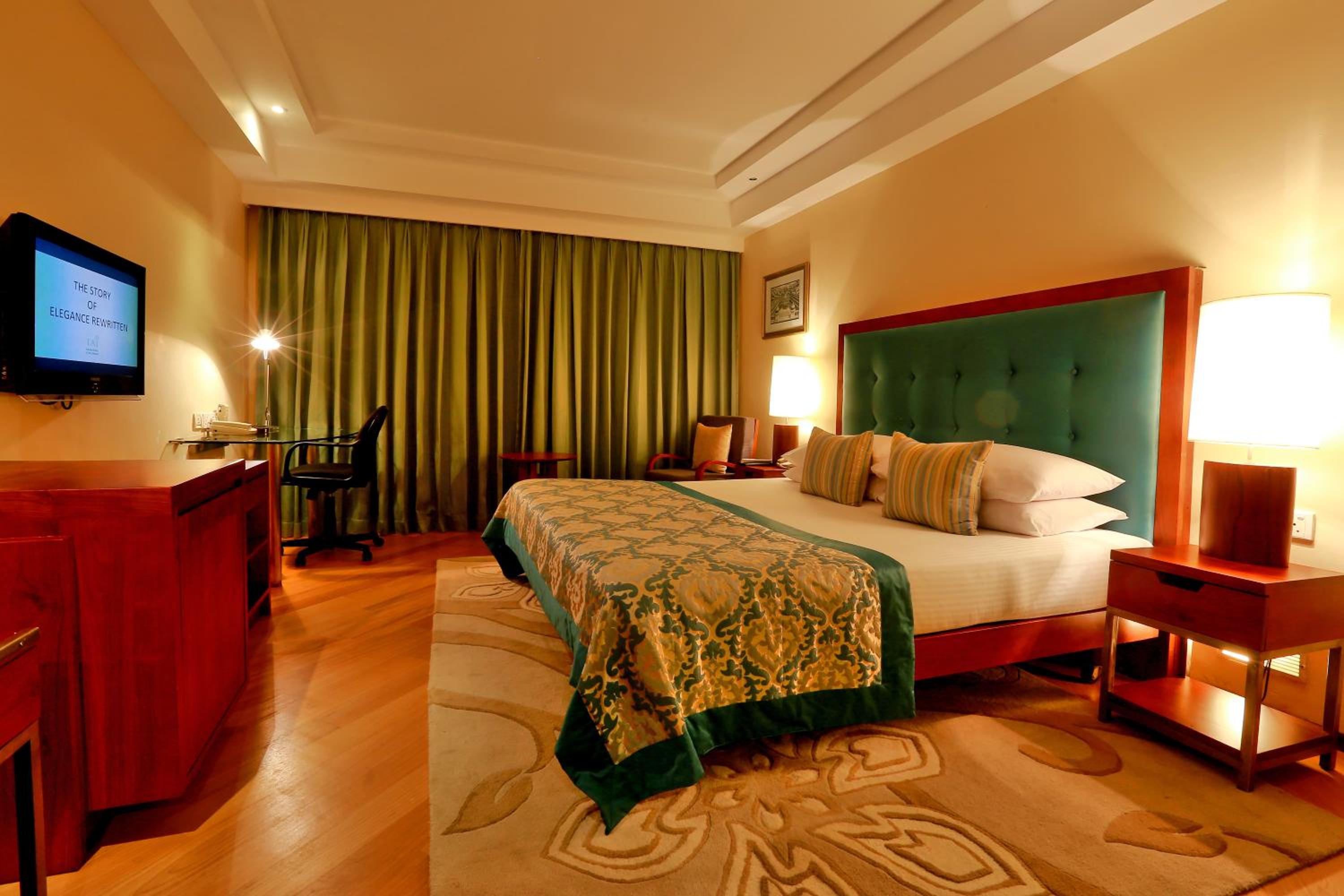 Deluxe Room Ocean View Queen Bed - Photo 5