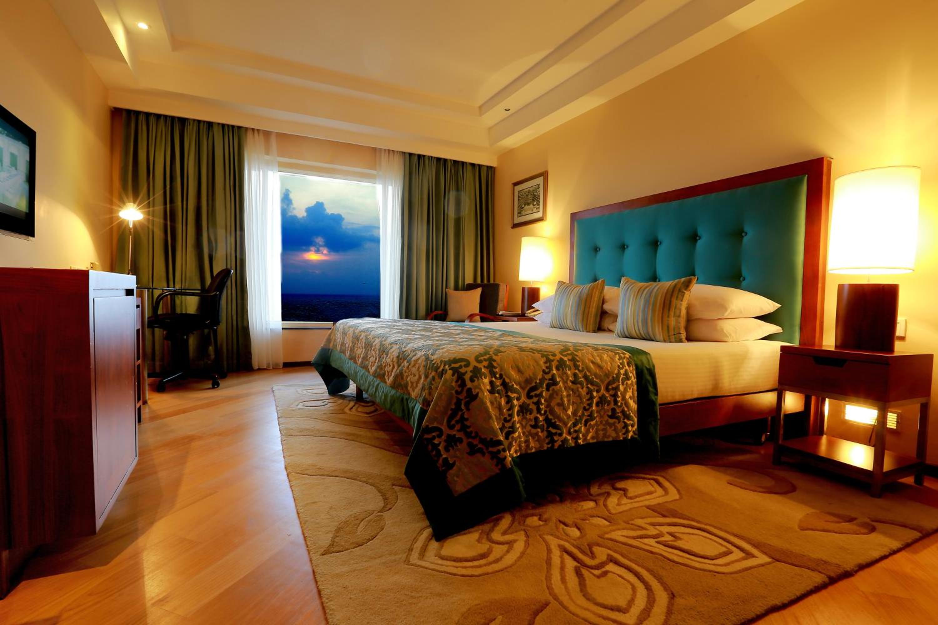 Deluxe Room Ocean View Queen Bed - Photo 3