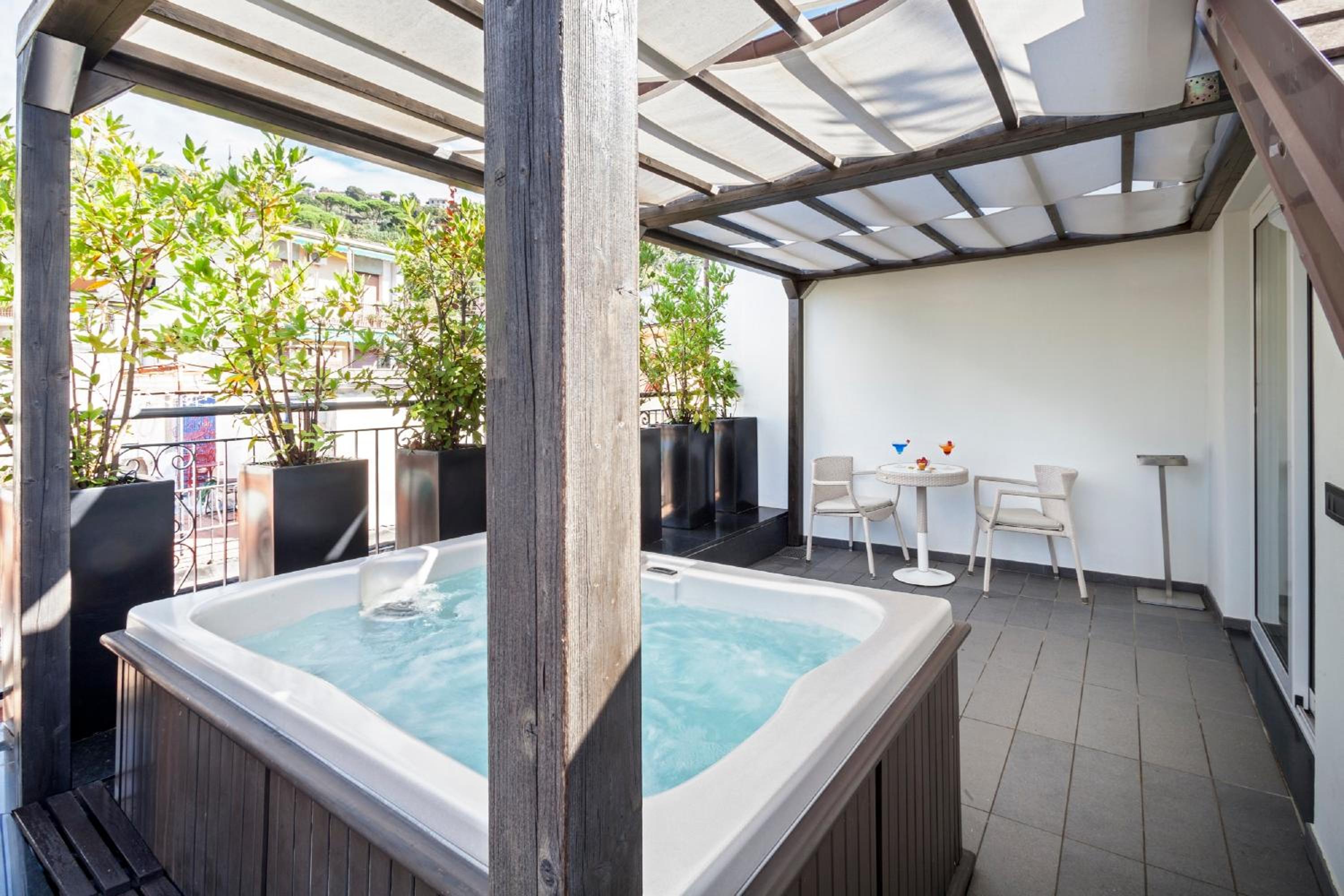 Suite with Terrace and Spa Access  - Photo 2