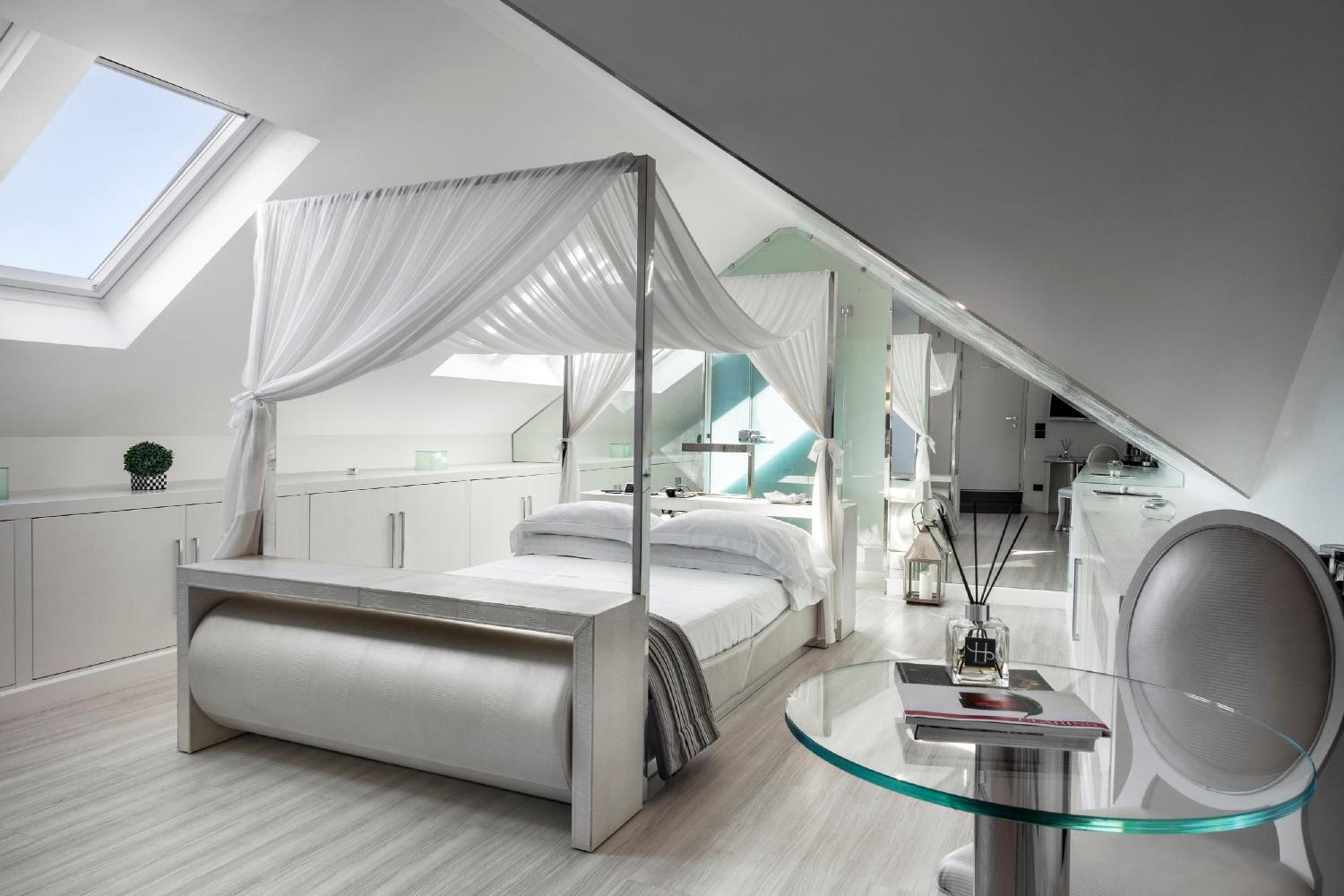 Suite with Terrace and Spa Access  - Photo 1