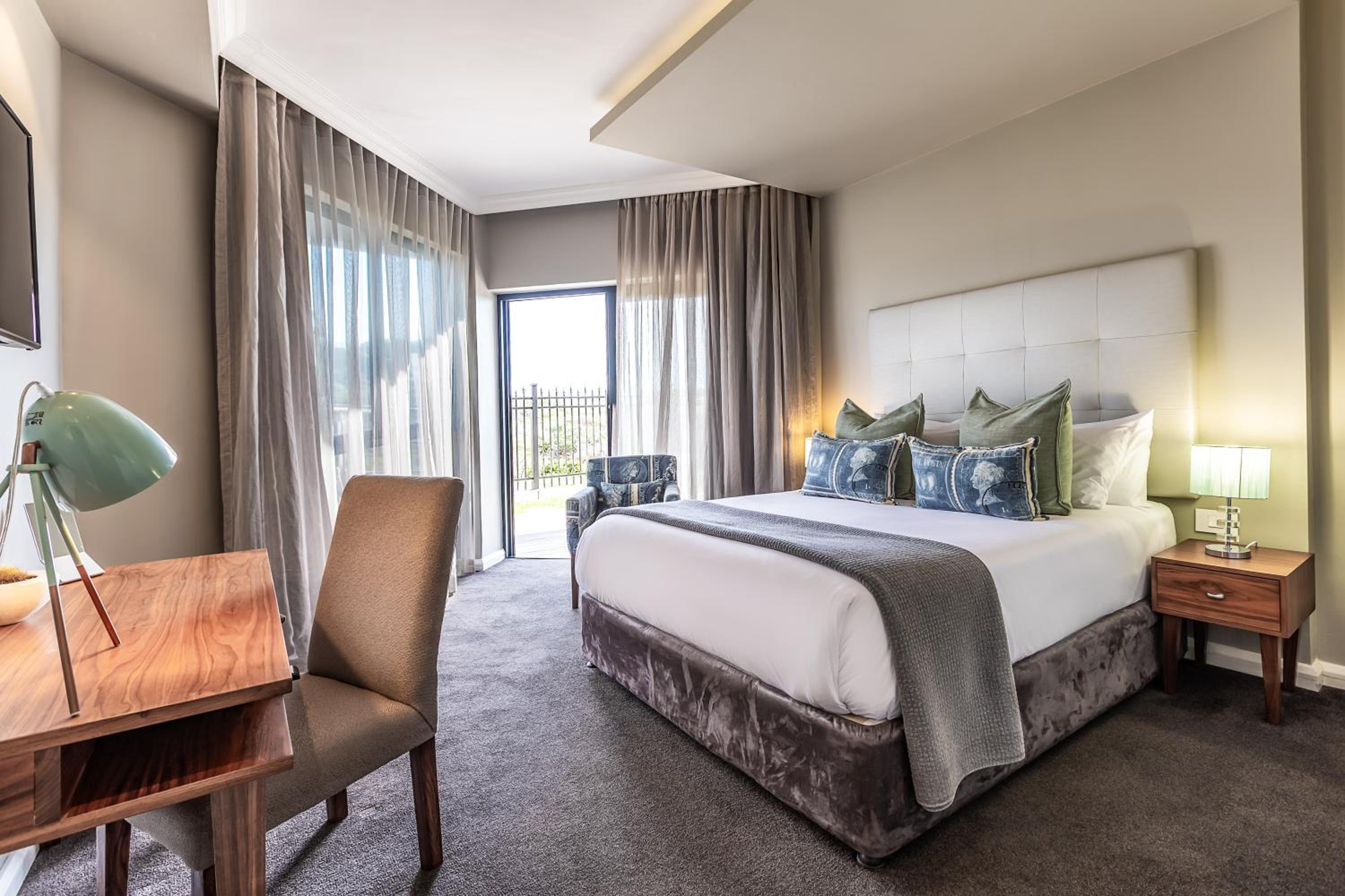 Deluxe Queen Room