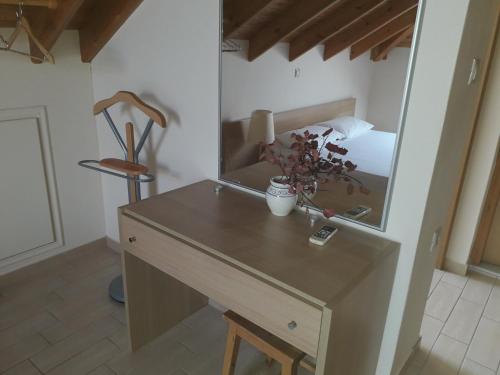 Deluxe Attic Double Room with Sea View photo 3