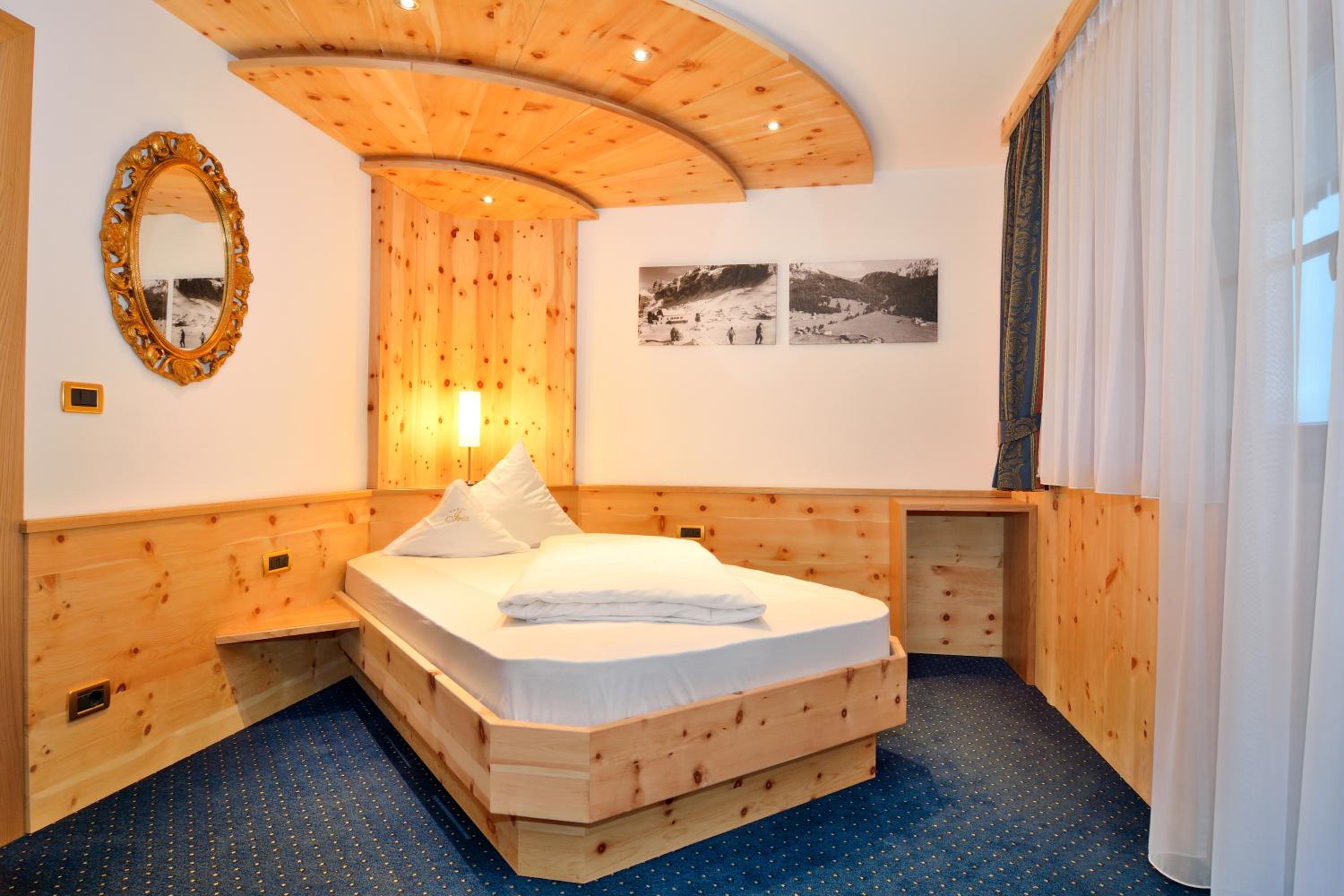 Single Room with Mountain View