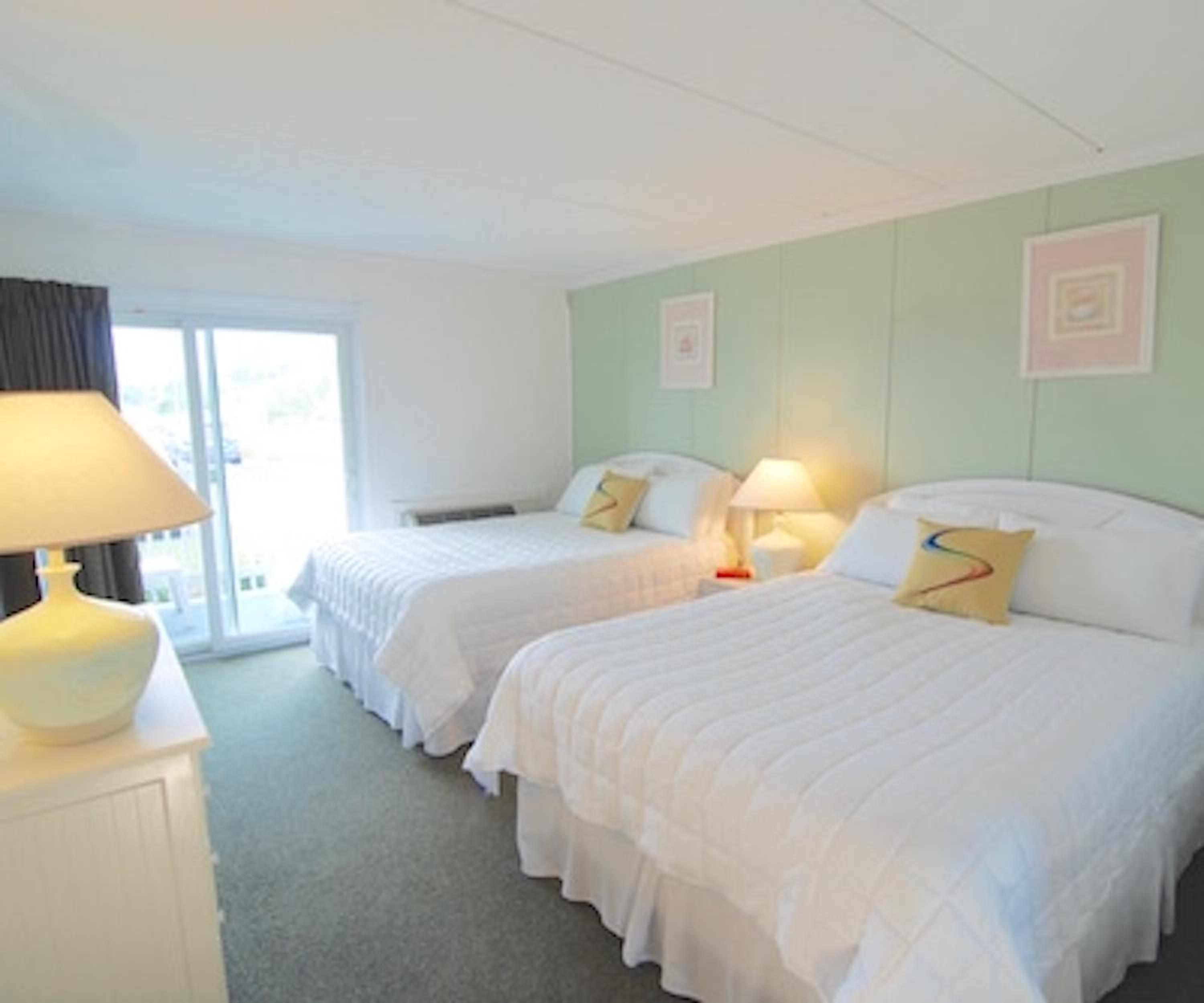 Queen Suite with Balcony - Main Building