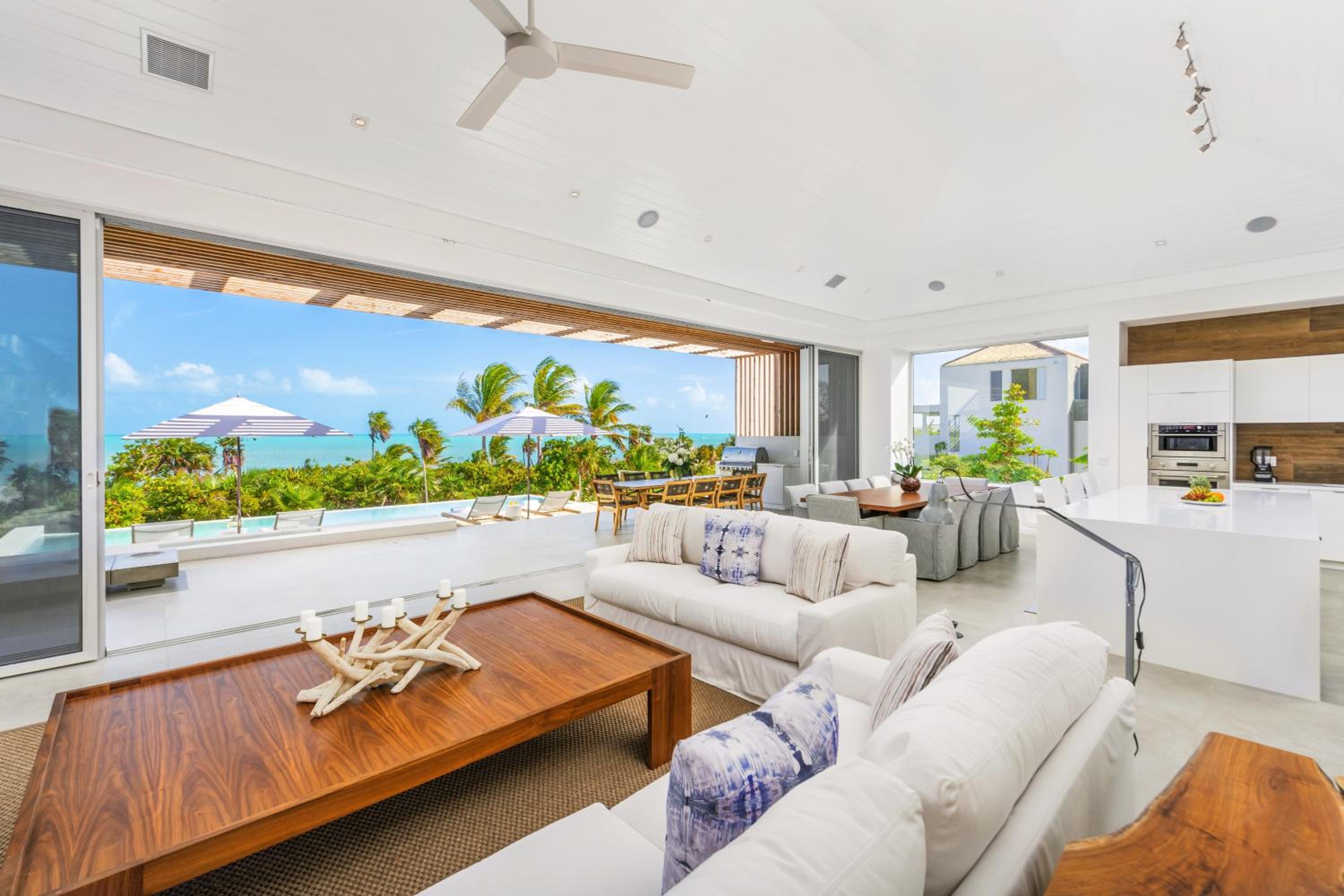 Beach Front Villa (Non Smoking) photo 2