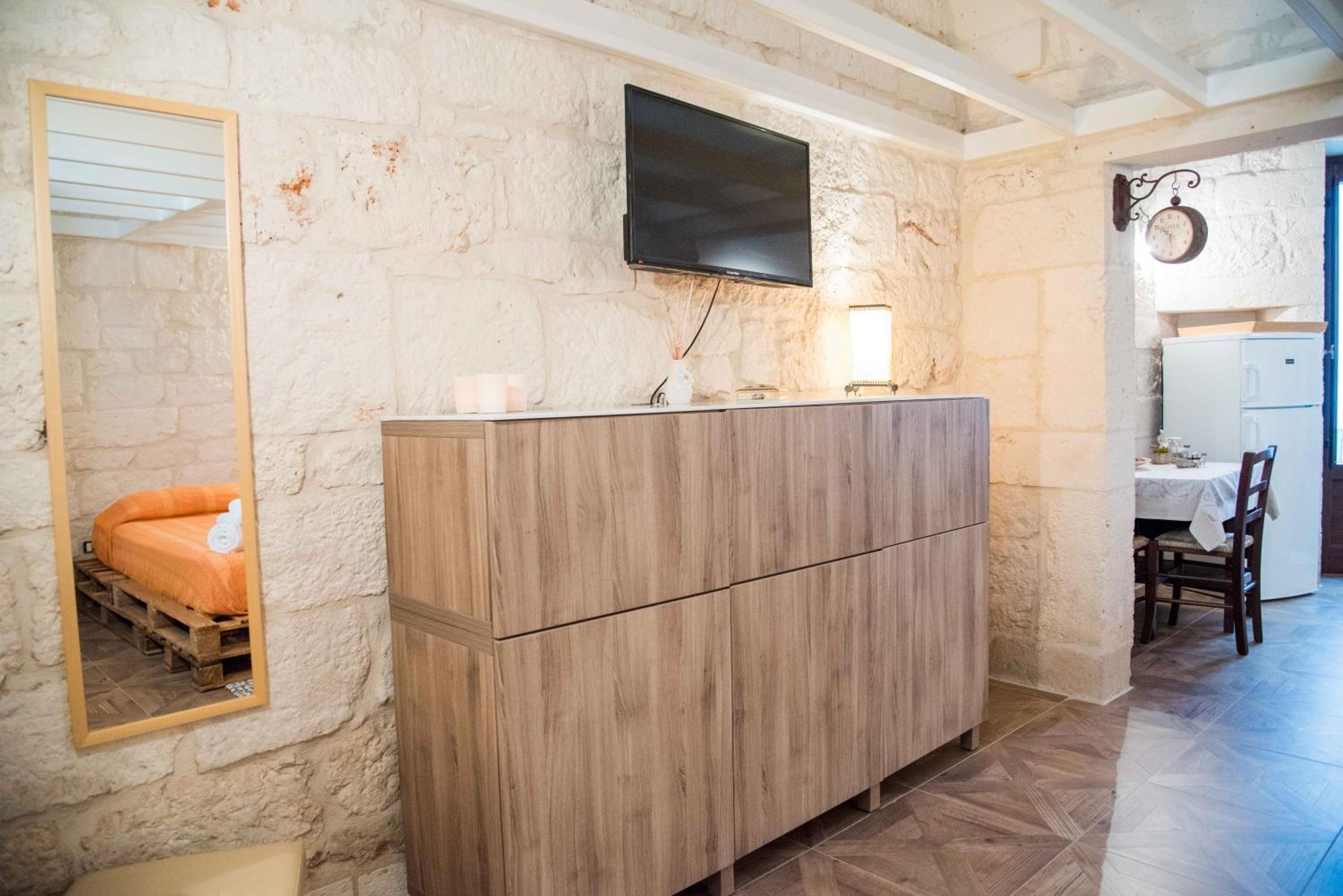 One-Bedroom House - Photo 60