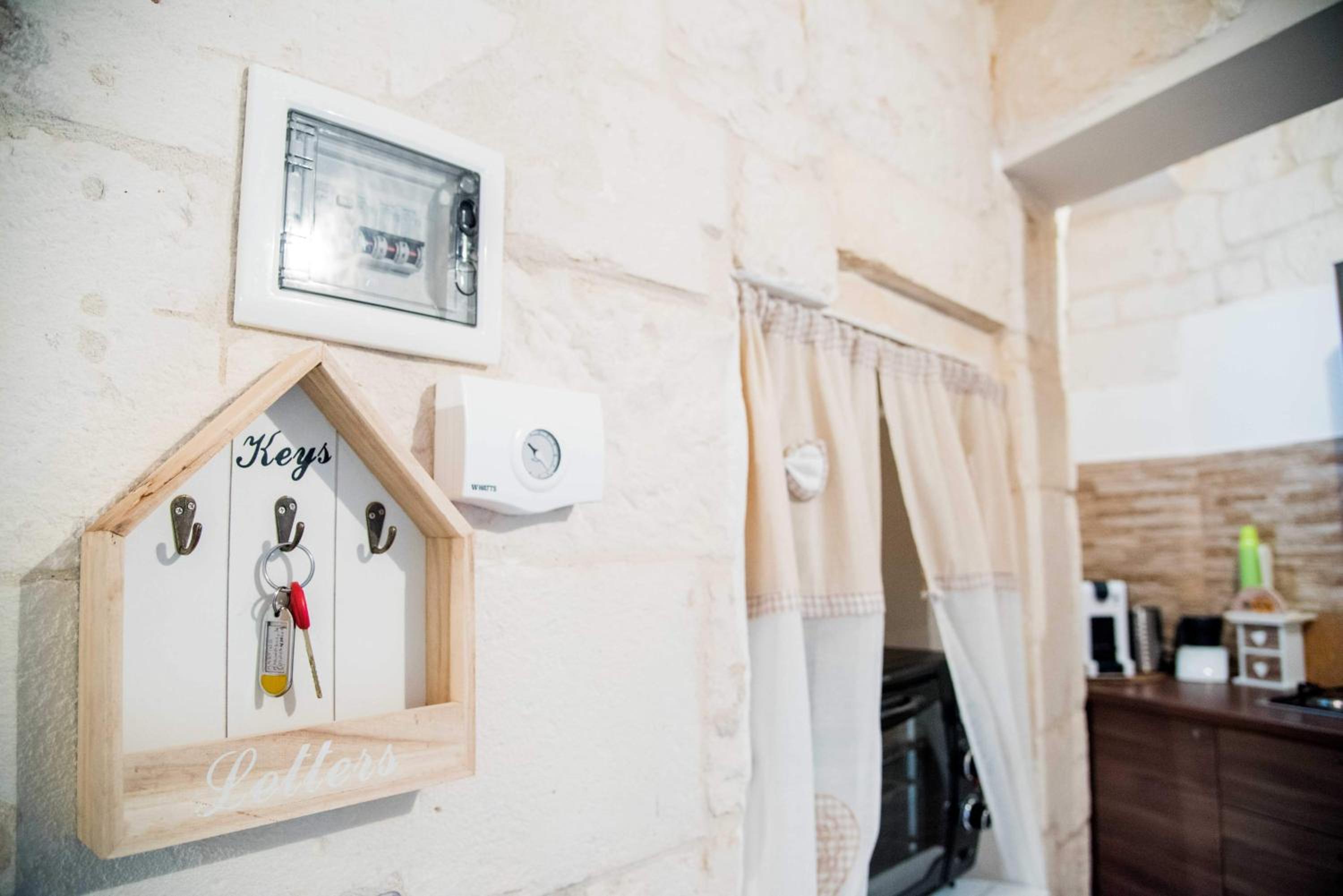 One-Bedroom House - Photo 2