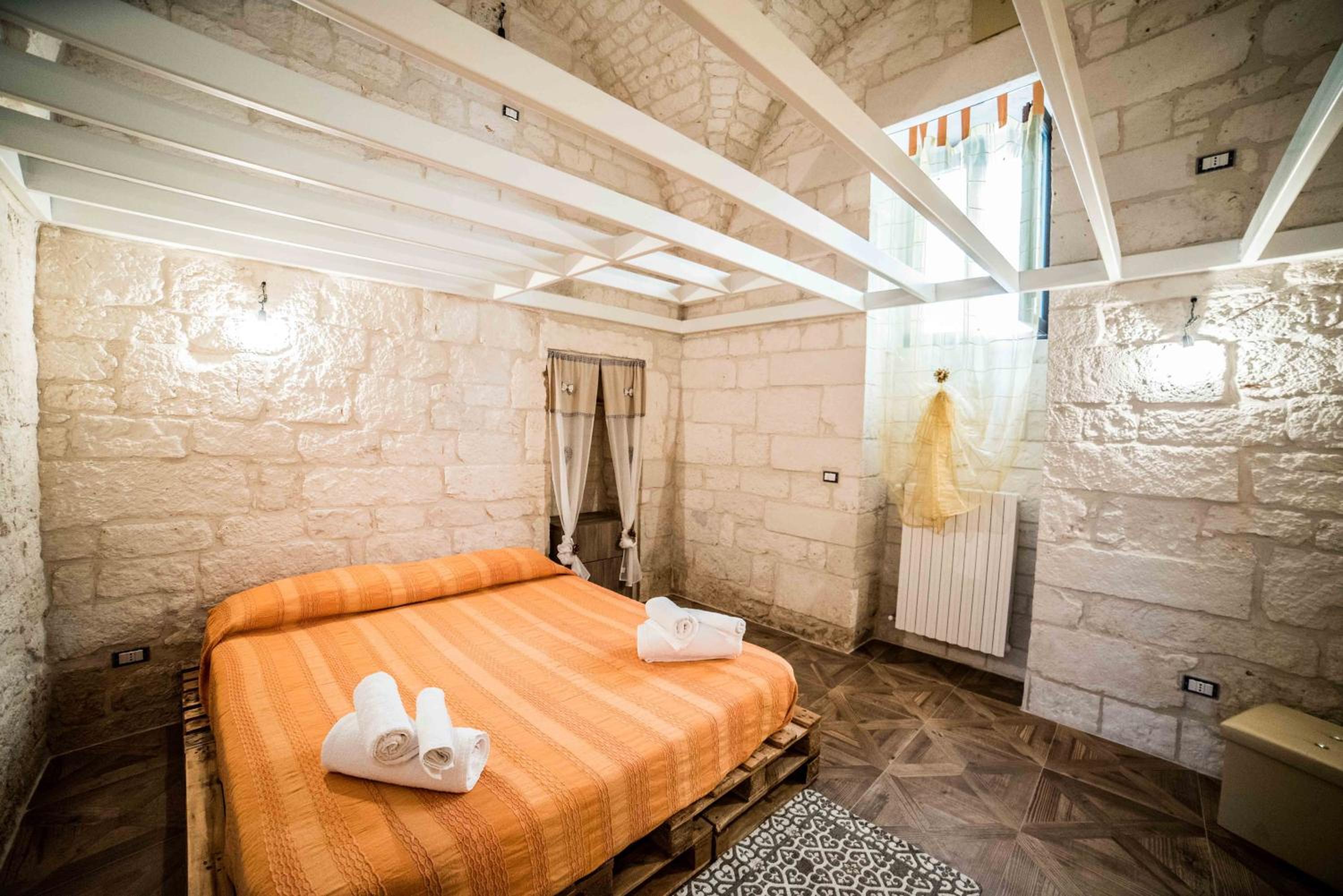 One-Bedroom House - Photo 59