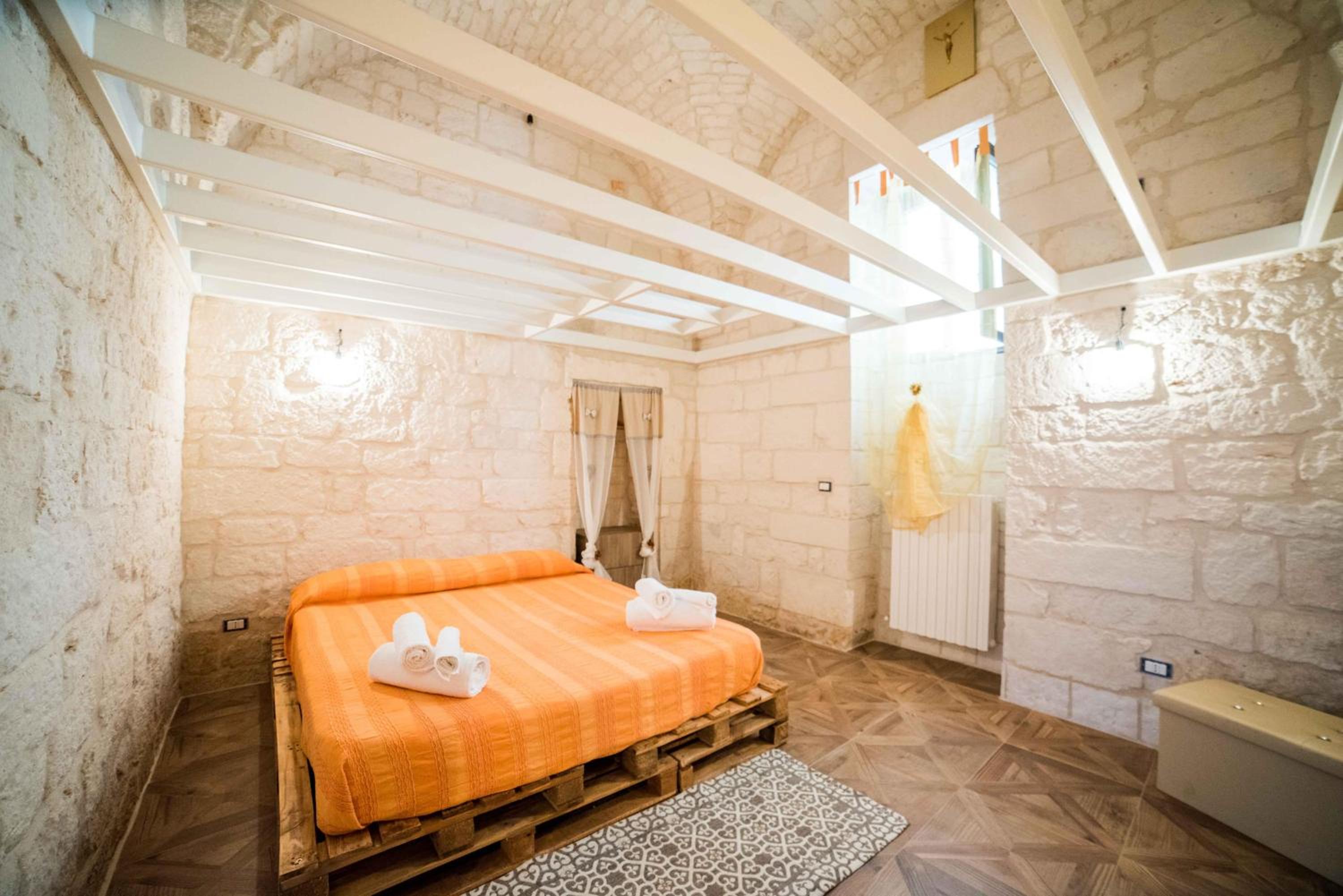 One-Bedroom House - Photo 24