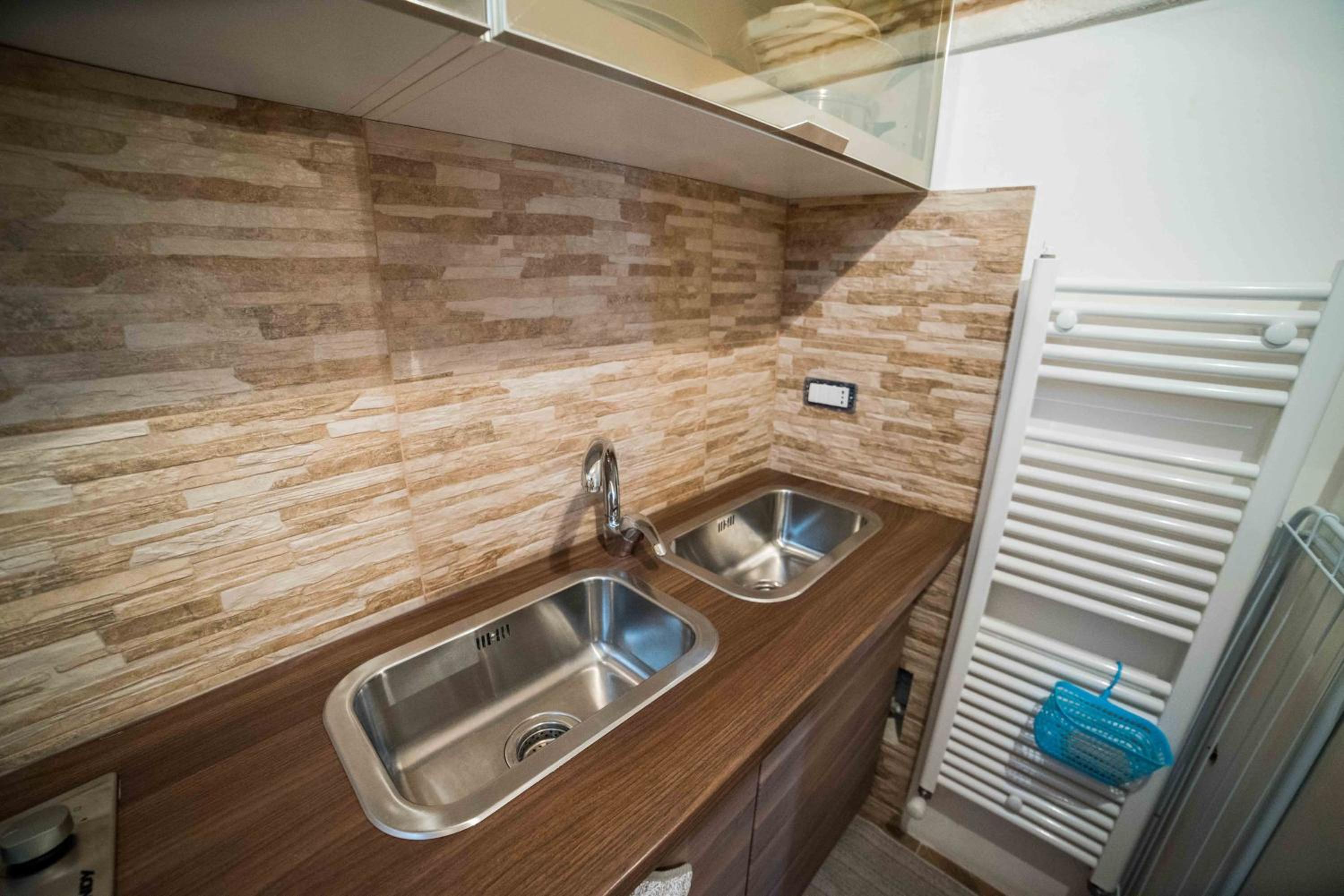 One-Bedroom House - Photo 8