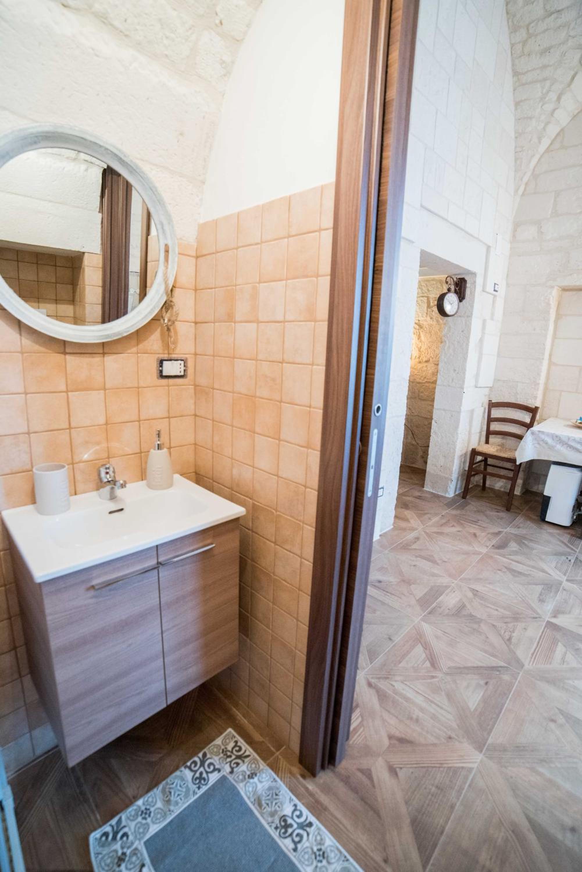One-Bedroom House - Photo 4