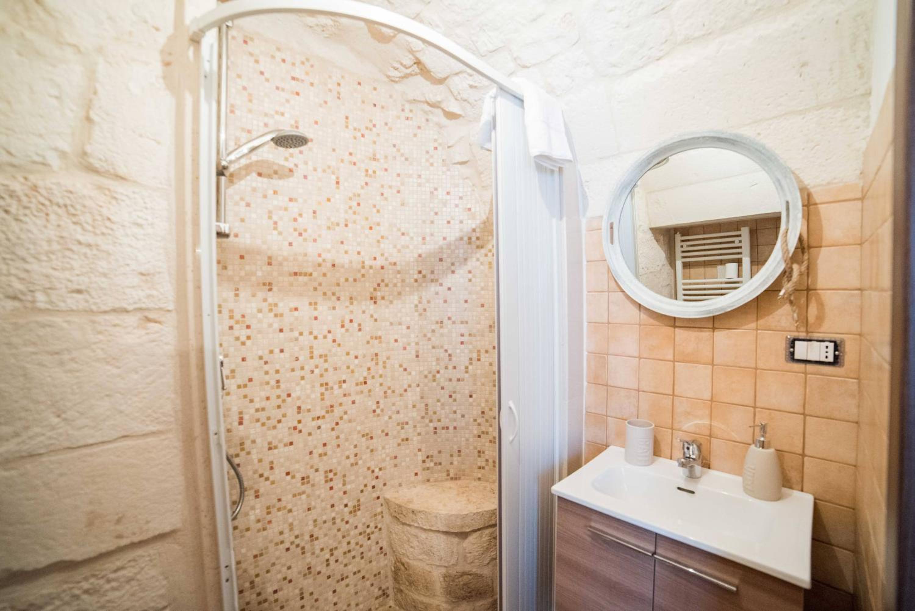 One-Bedroom House - Photo 41
