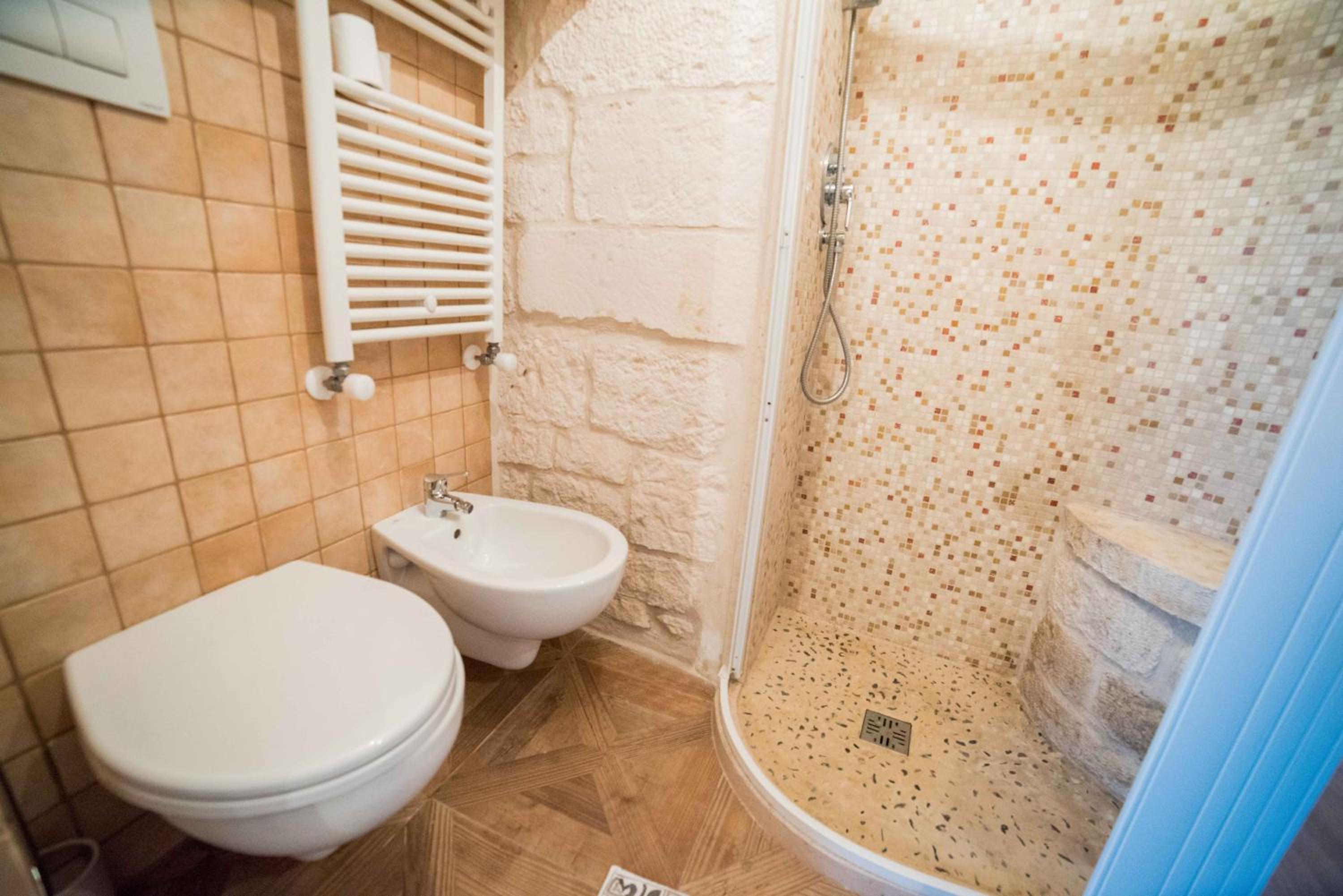 One-Bedroom House - Photo 46