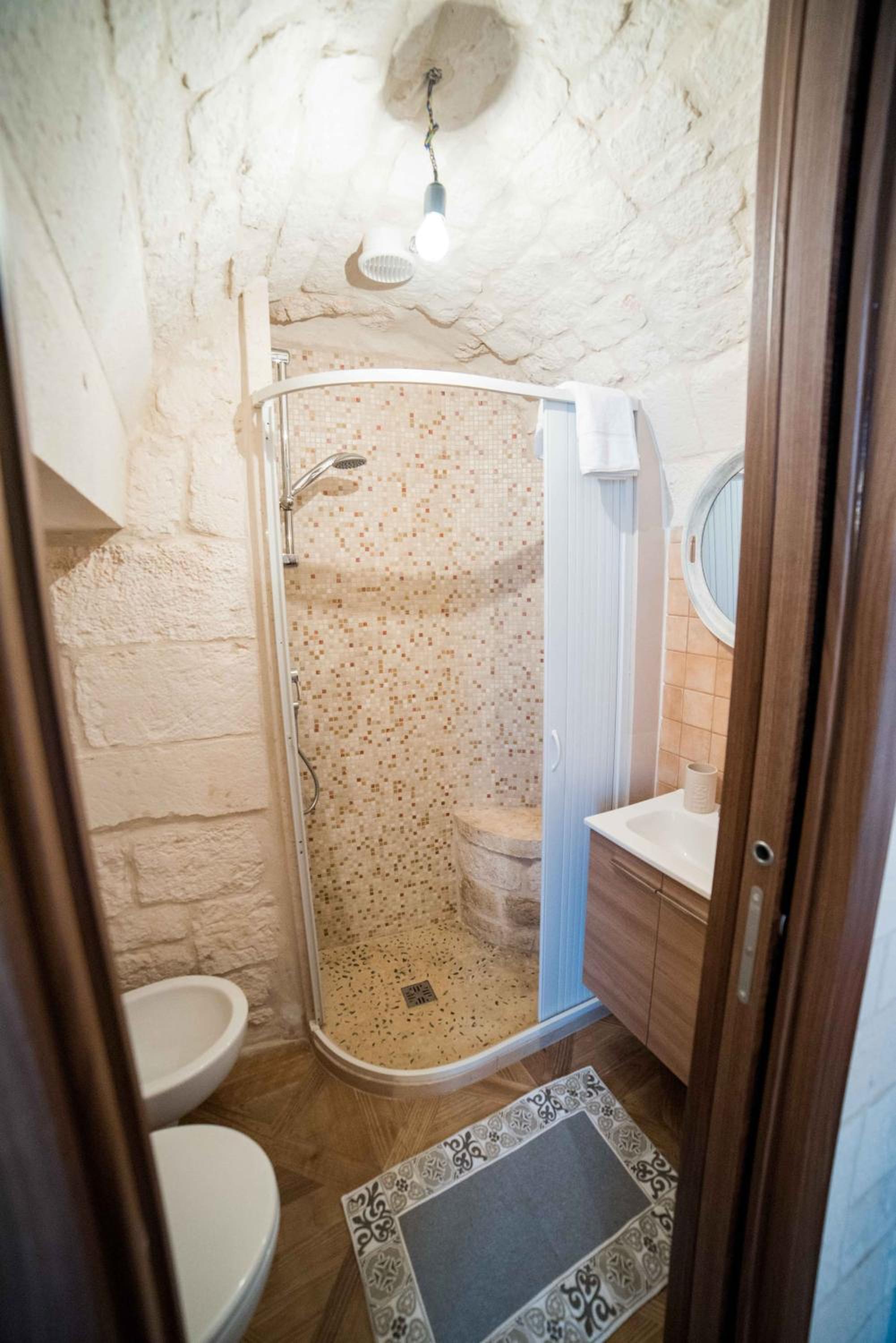 One-Bedroom House - Photo 25