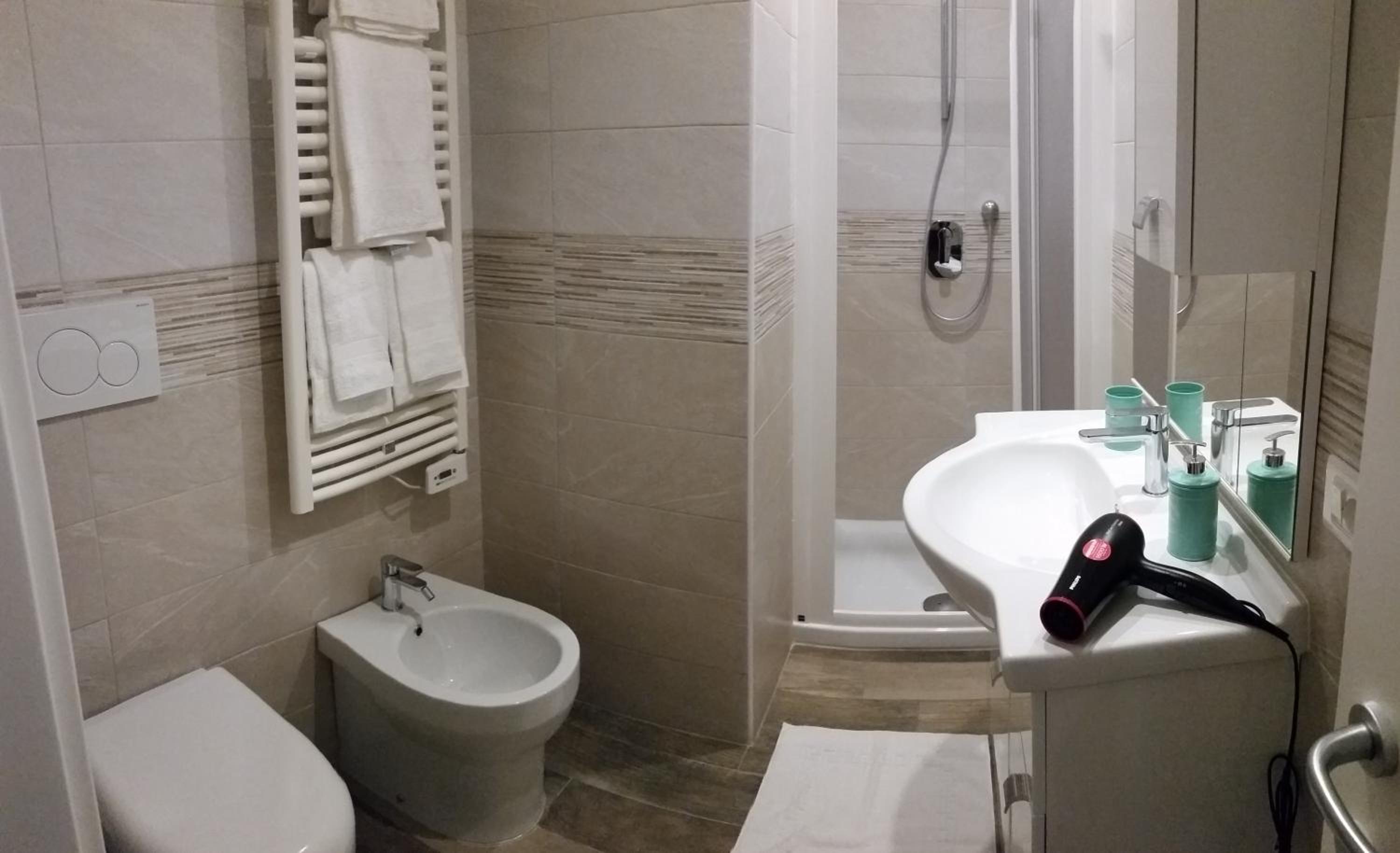 Double Room - Photo 10