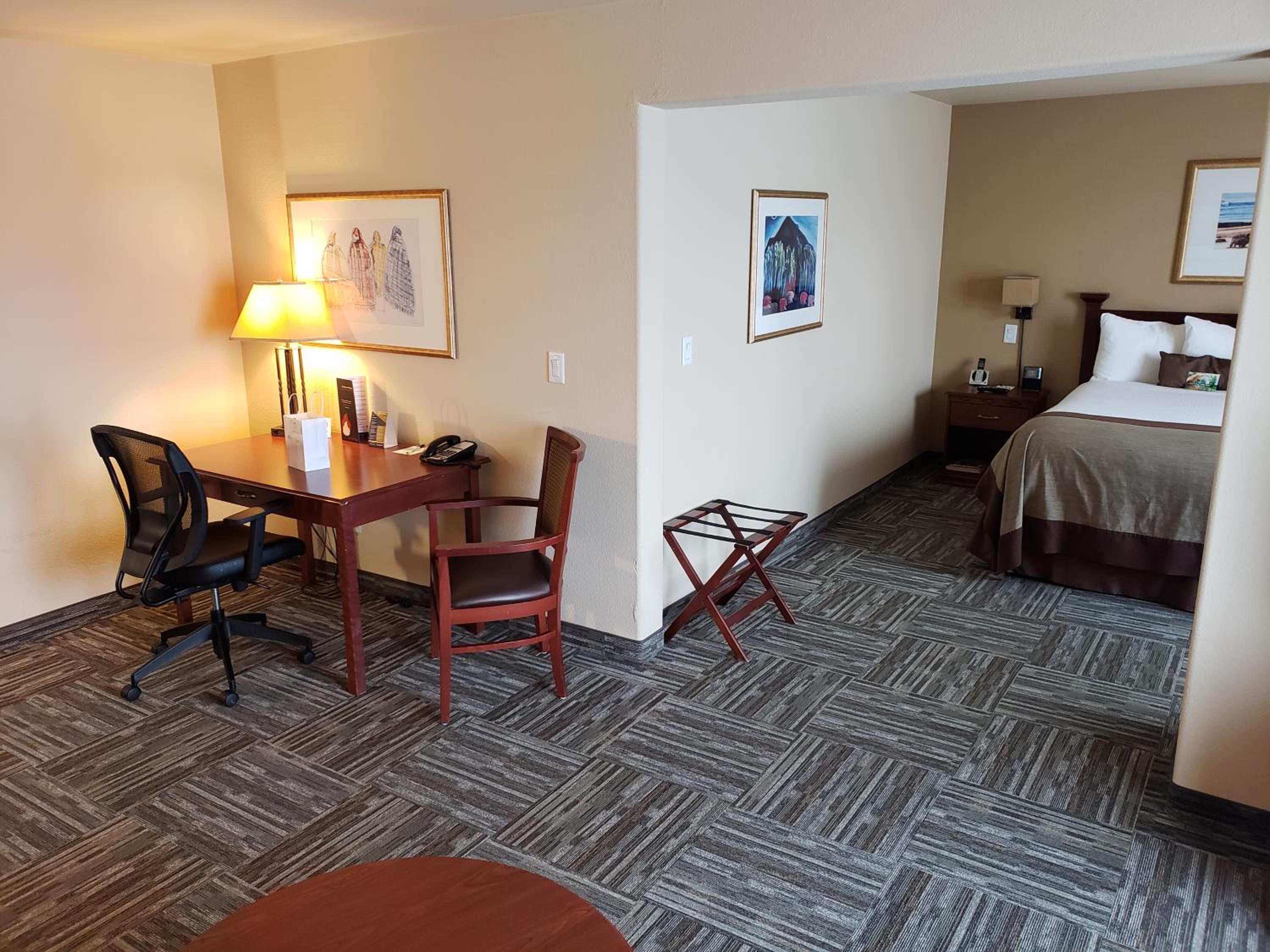 King Junior Suite, Non-Smoking - Photo 7
