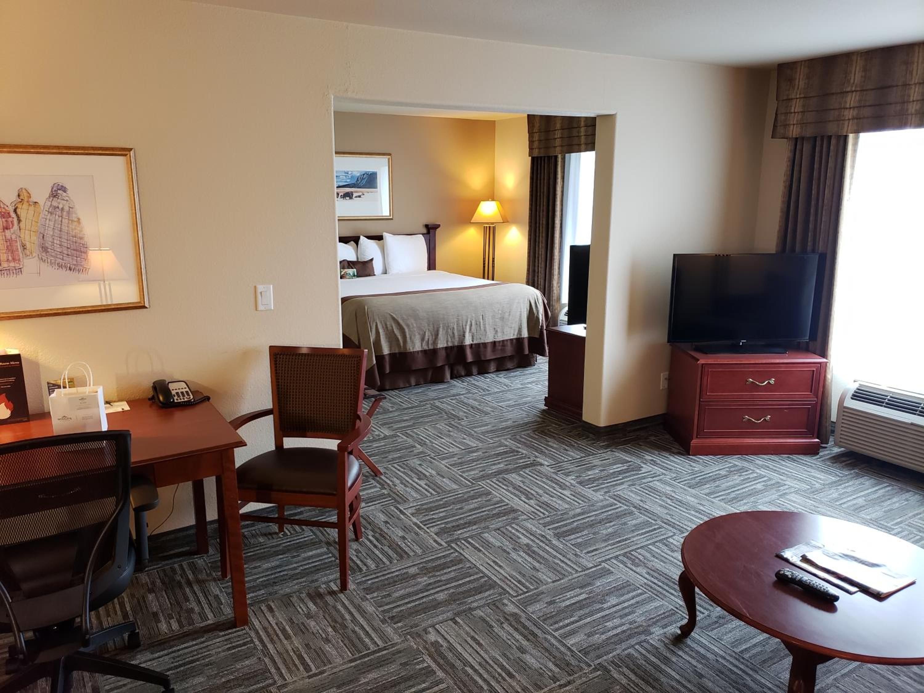 King Junior Suite, Non-Smoking - Photo 5