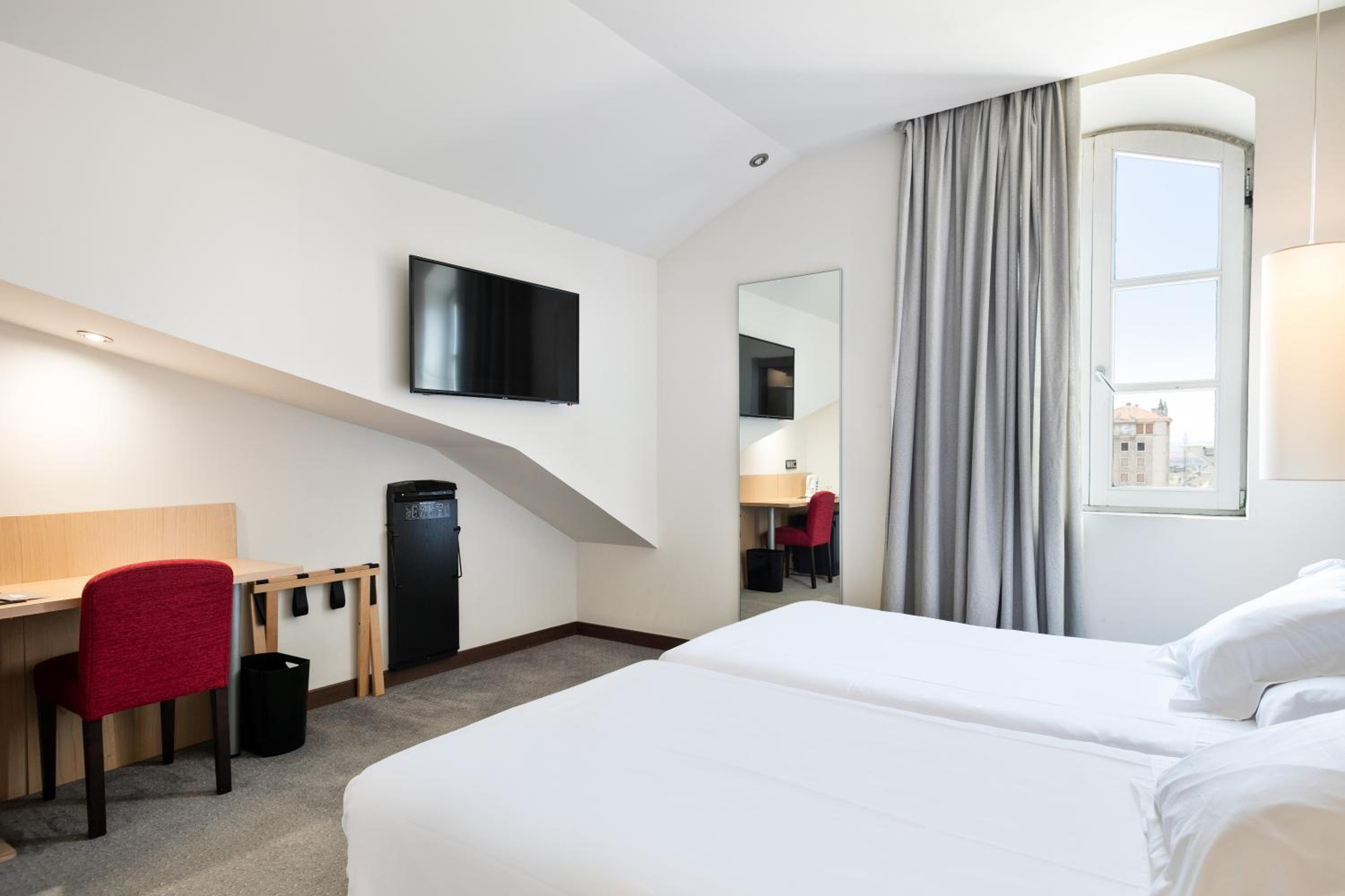 Single Room - Photo 2