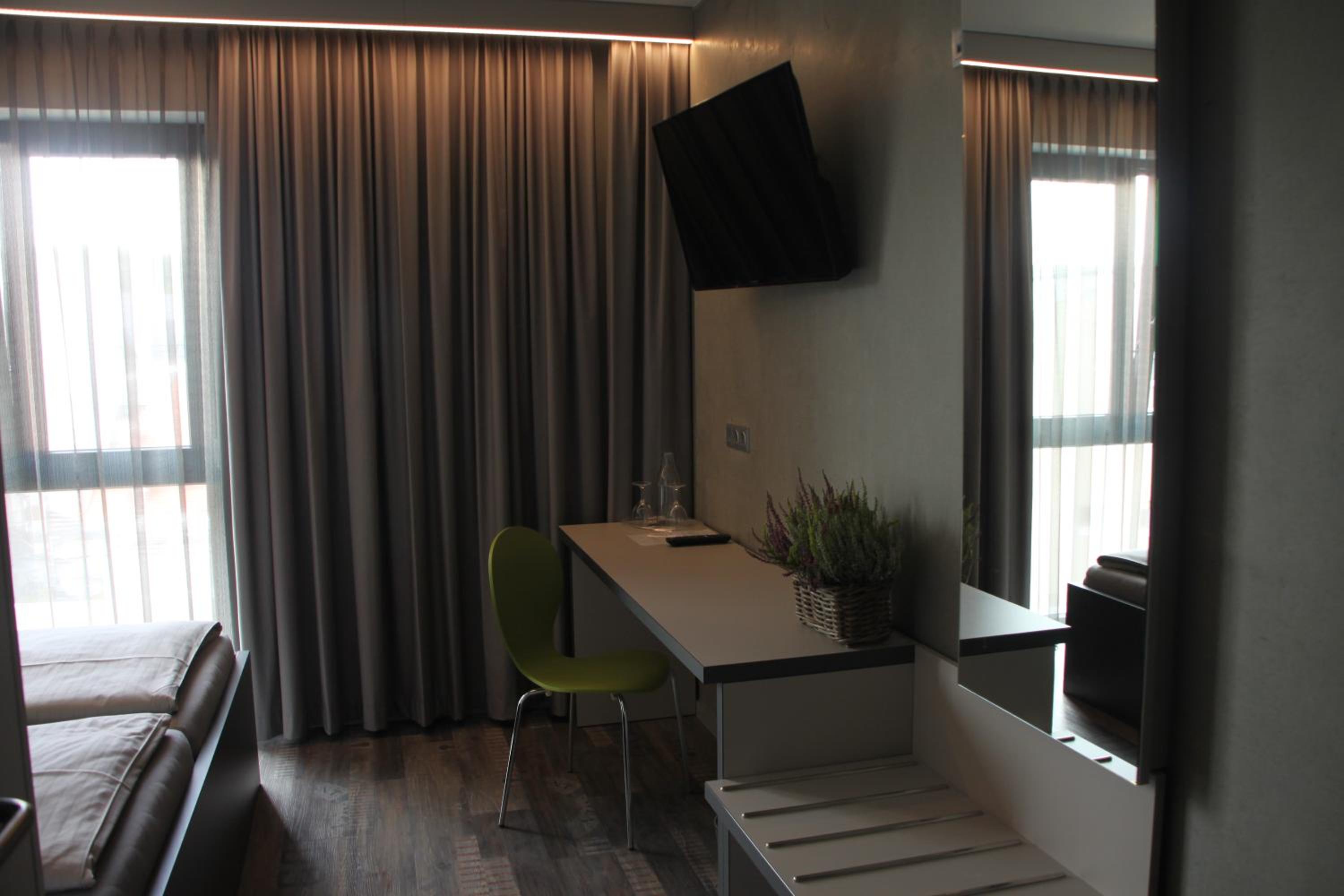 Double Room with City View - Photo 5