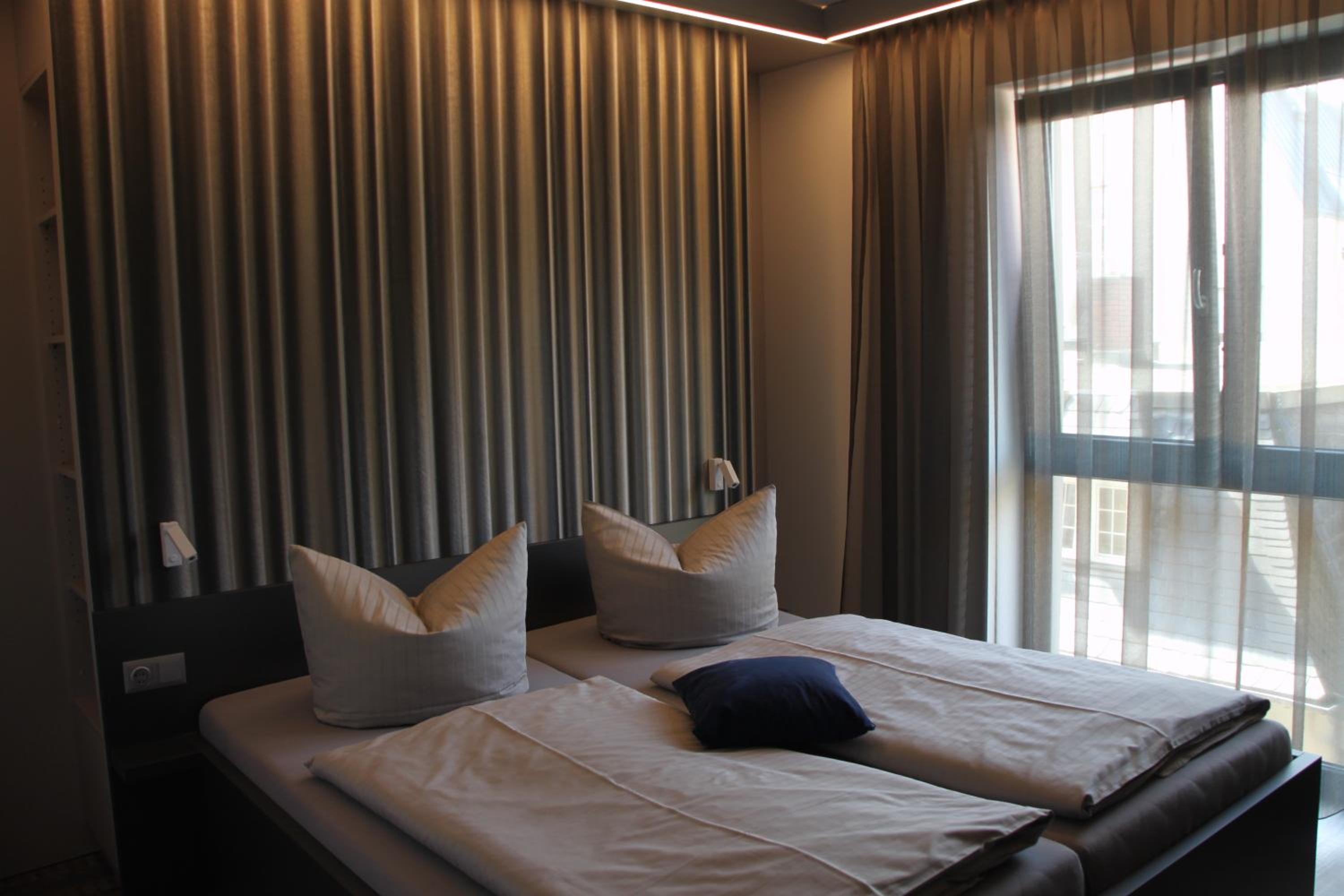 Double Room with City View - Photo 6