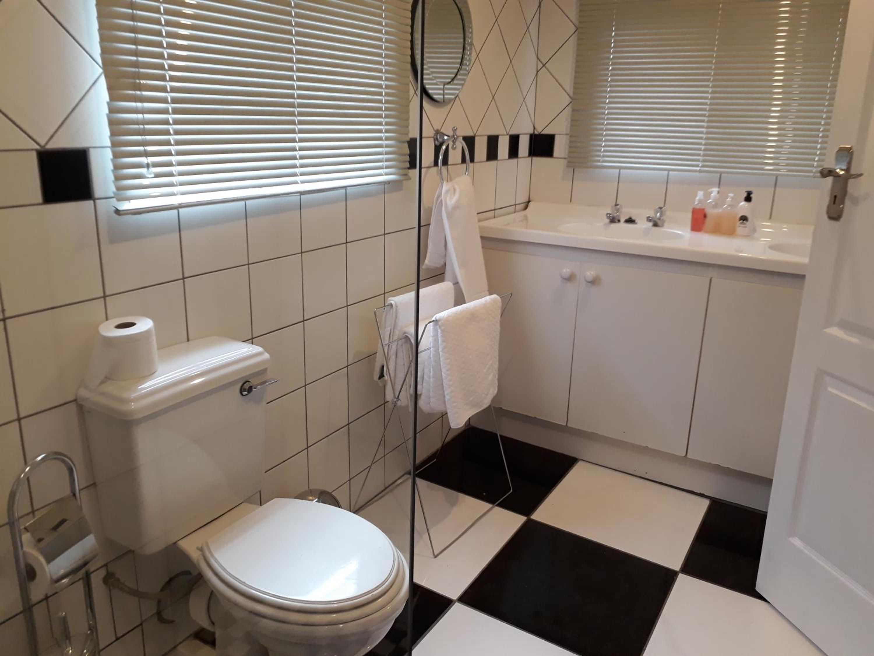 Double Room - Not Pet Friendly - Photo 2