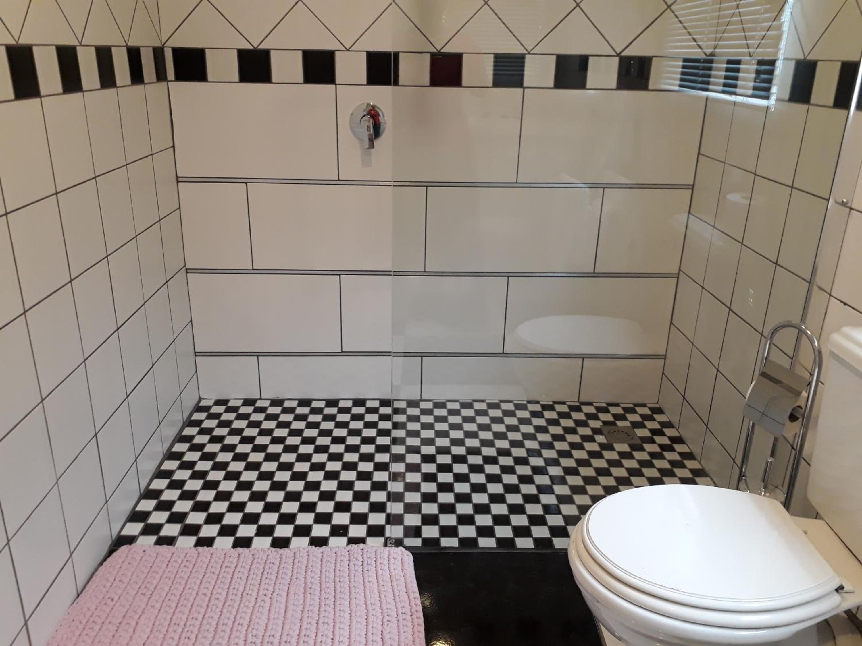  Double Room - Not Pet Friendly - Photo 3