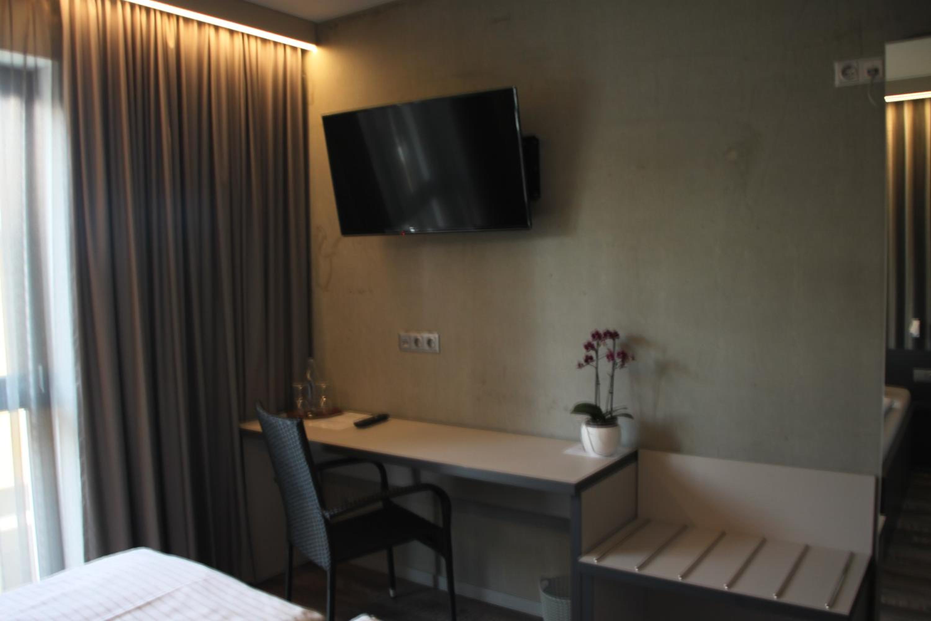 Double Room with City View - Photo 7