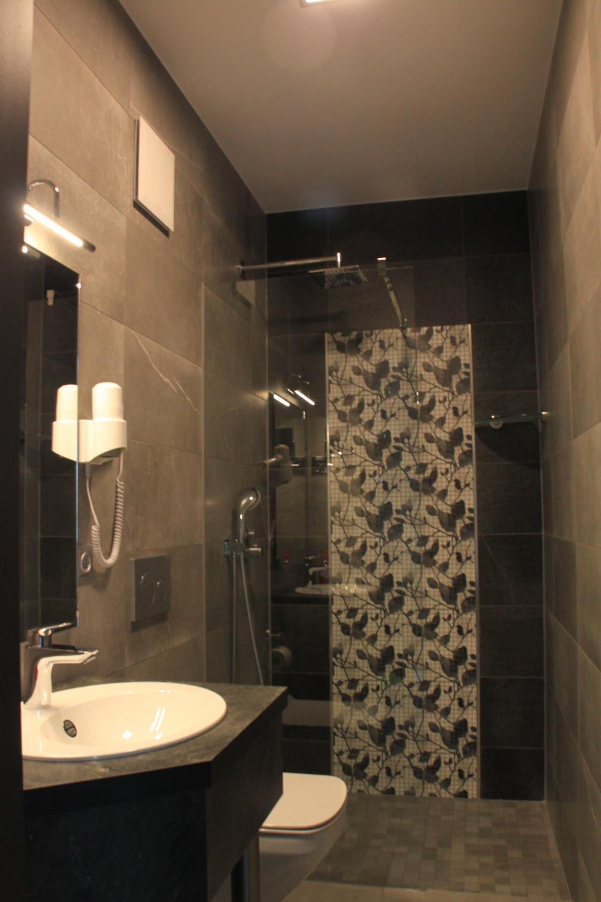 Double Room with City View - Photo 8