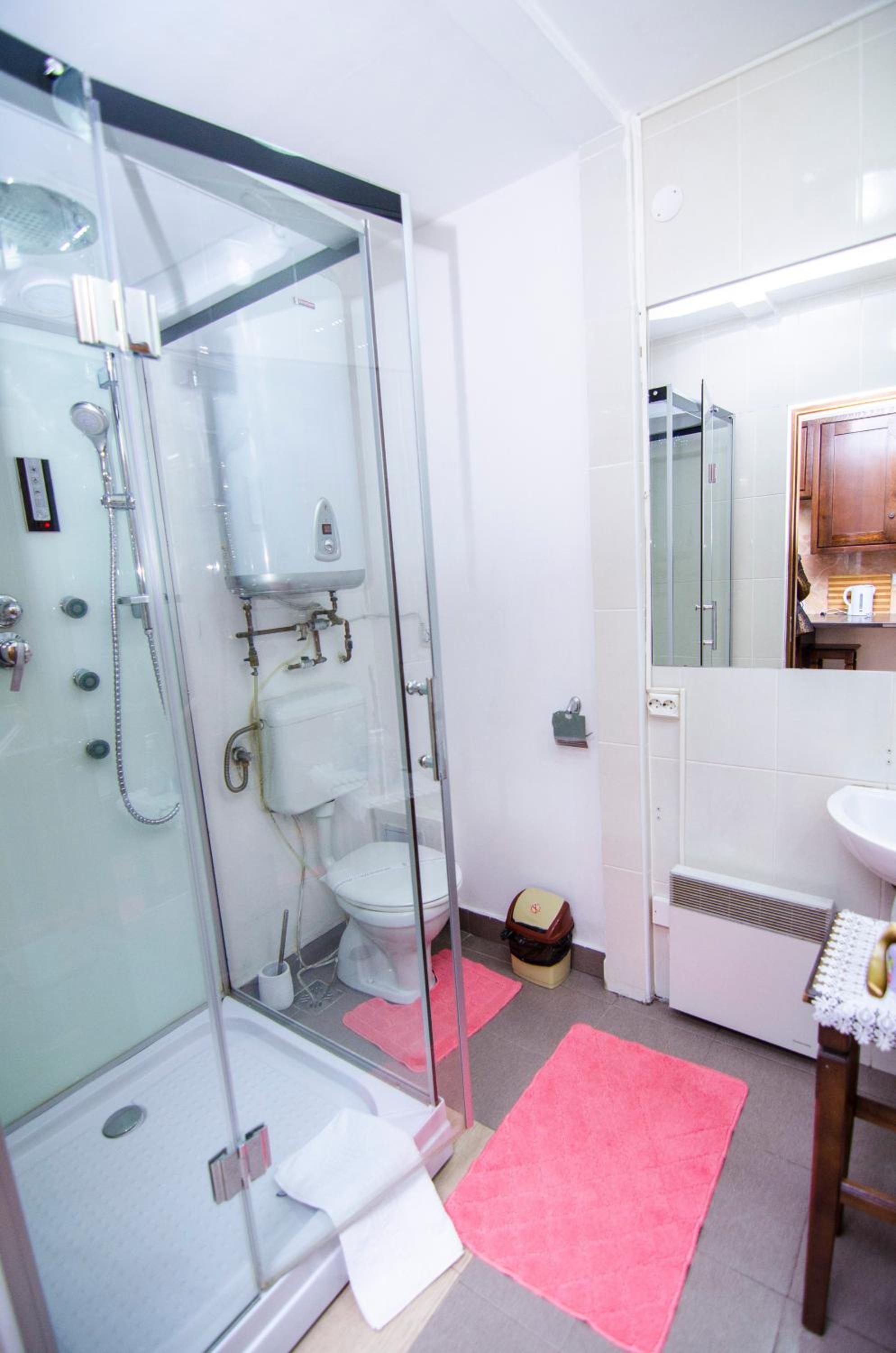 Double Room - Photo 5