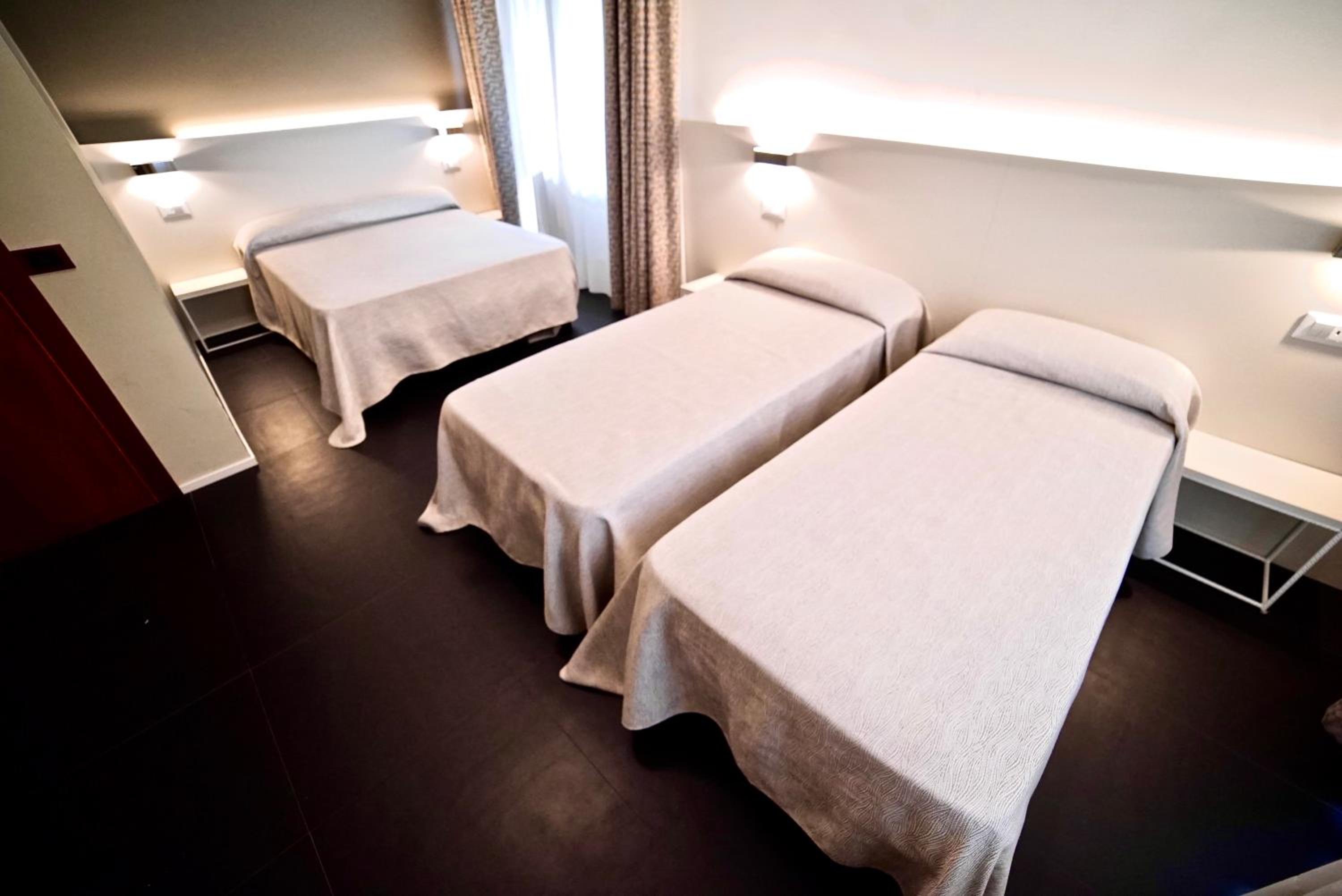 Quadruple Room - Photo 6