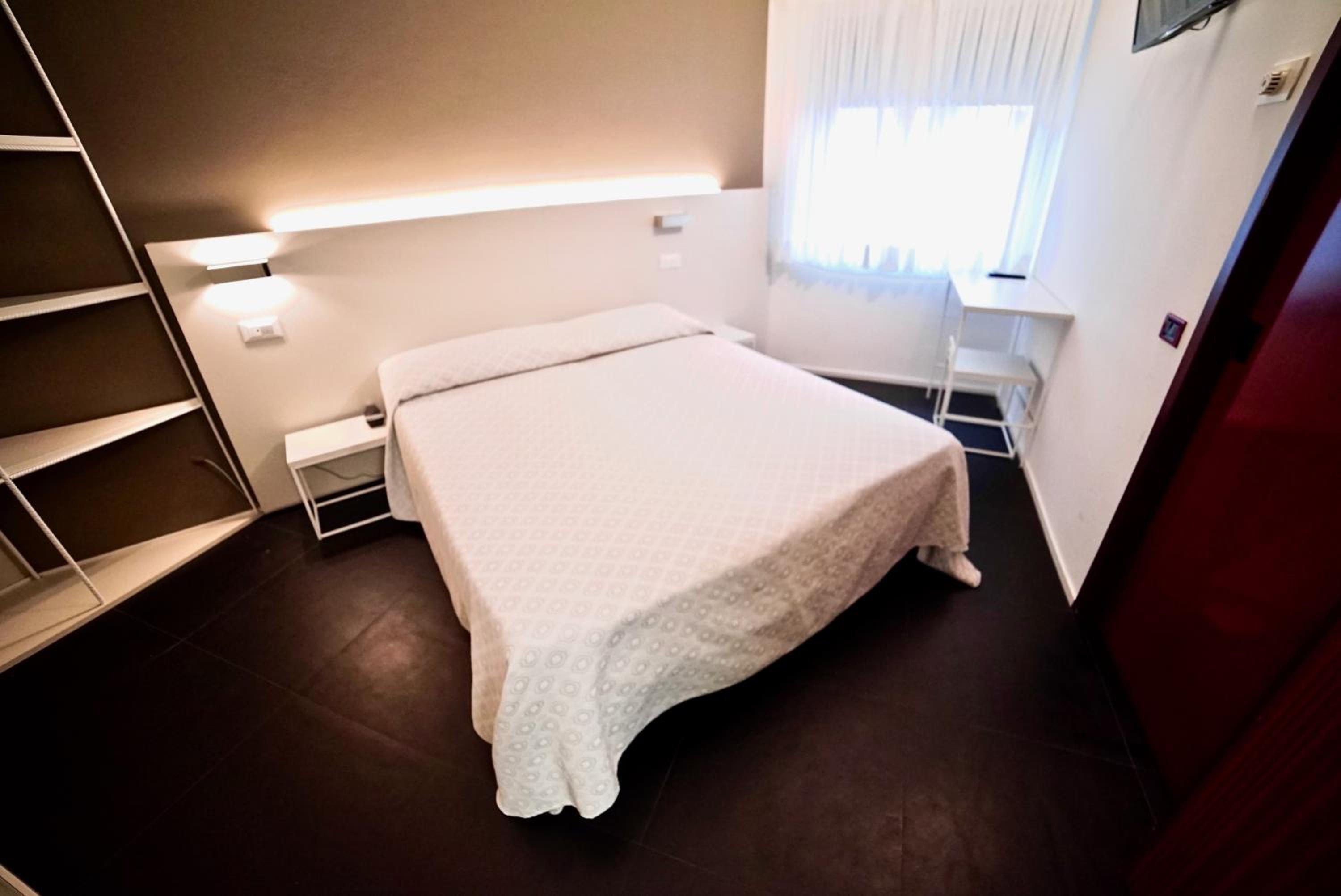 Double or Twin Room - Photo 10
