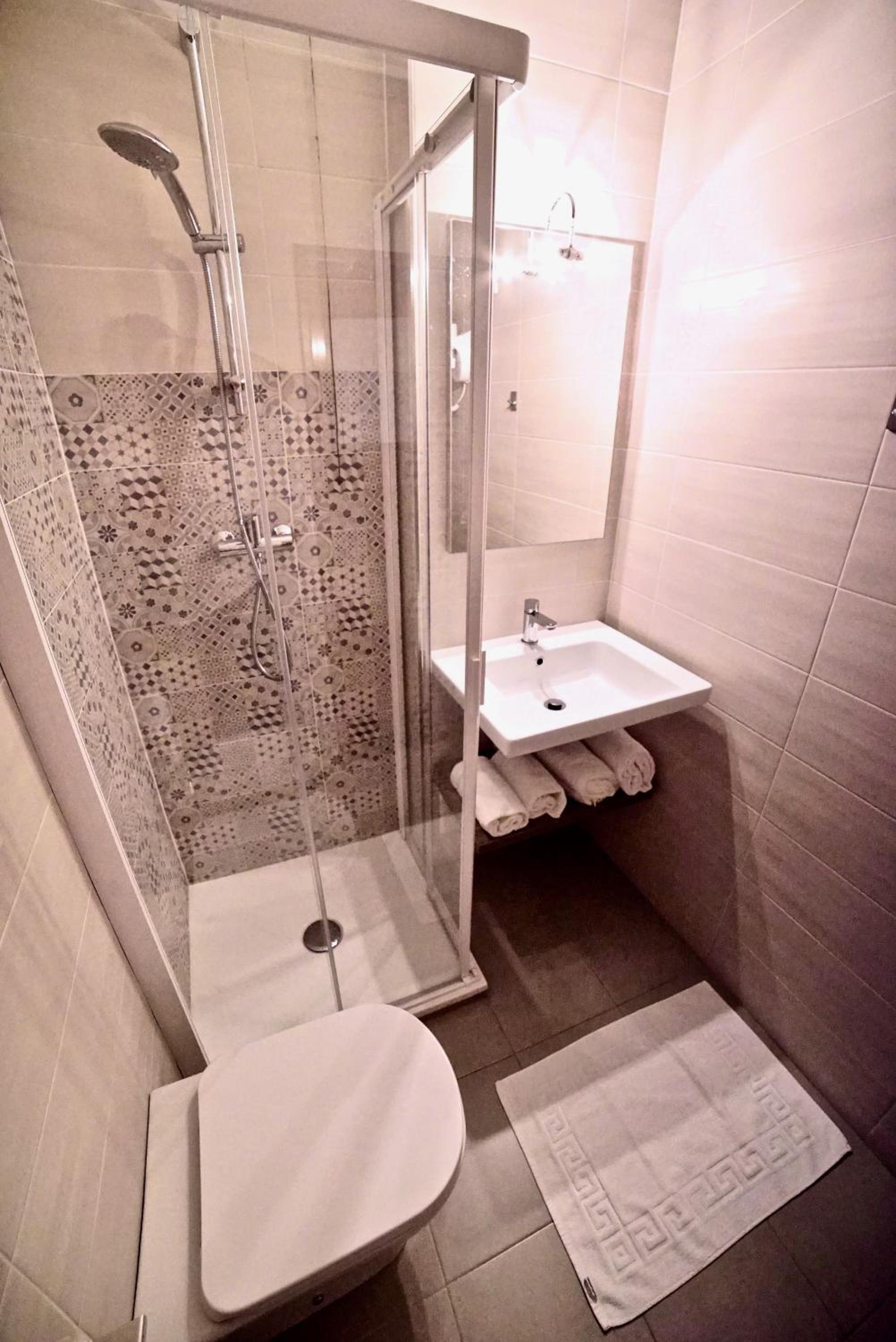 Double or Twin Room - Photo 3