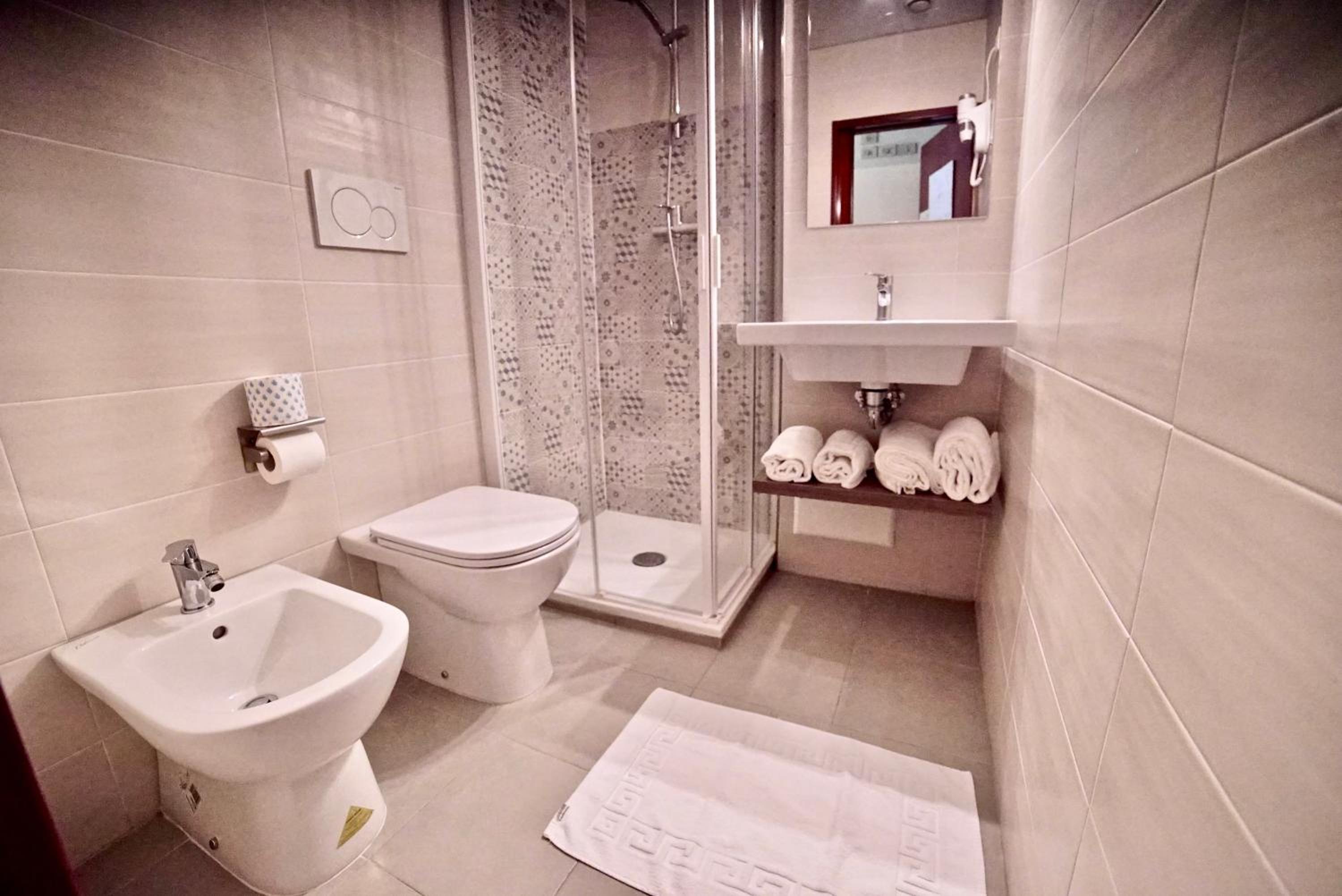 Double or Twin Room - Photo 6