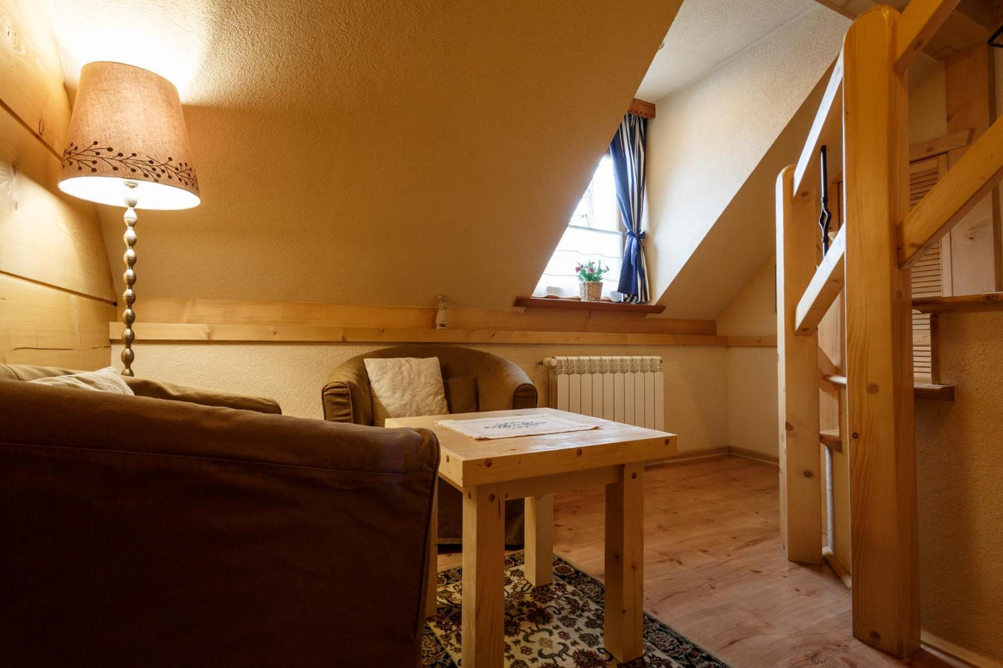 Standard Room with Two Beds - Photo 2
