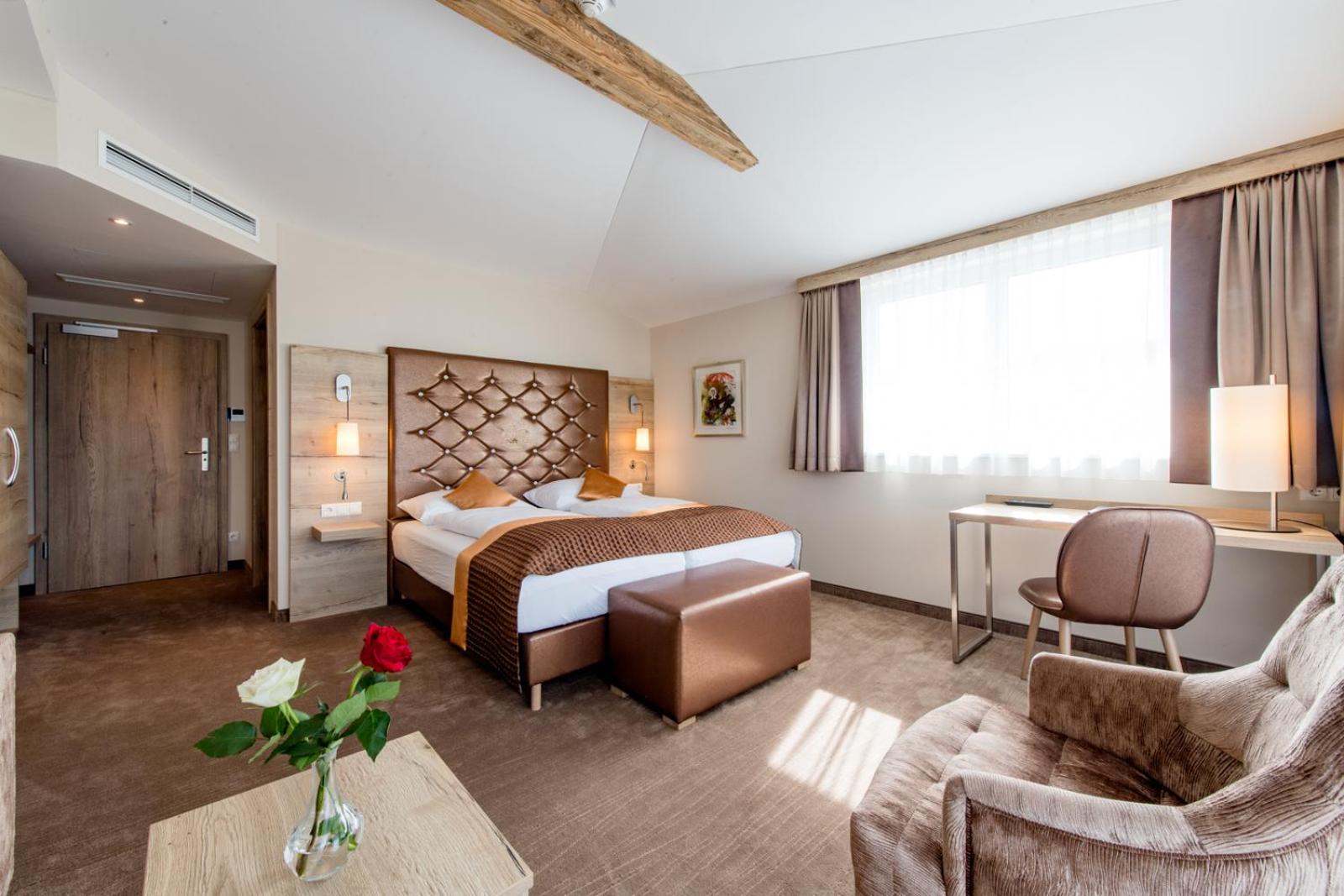 Premium Double Room with Terrace - Photo 14
