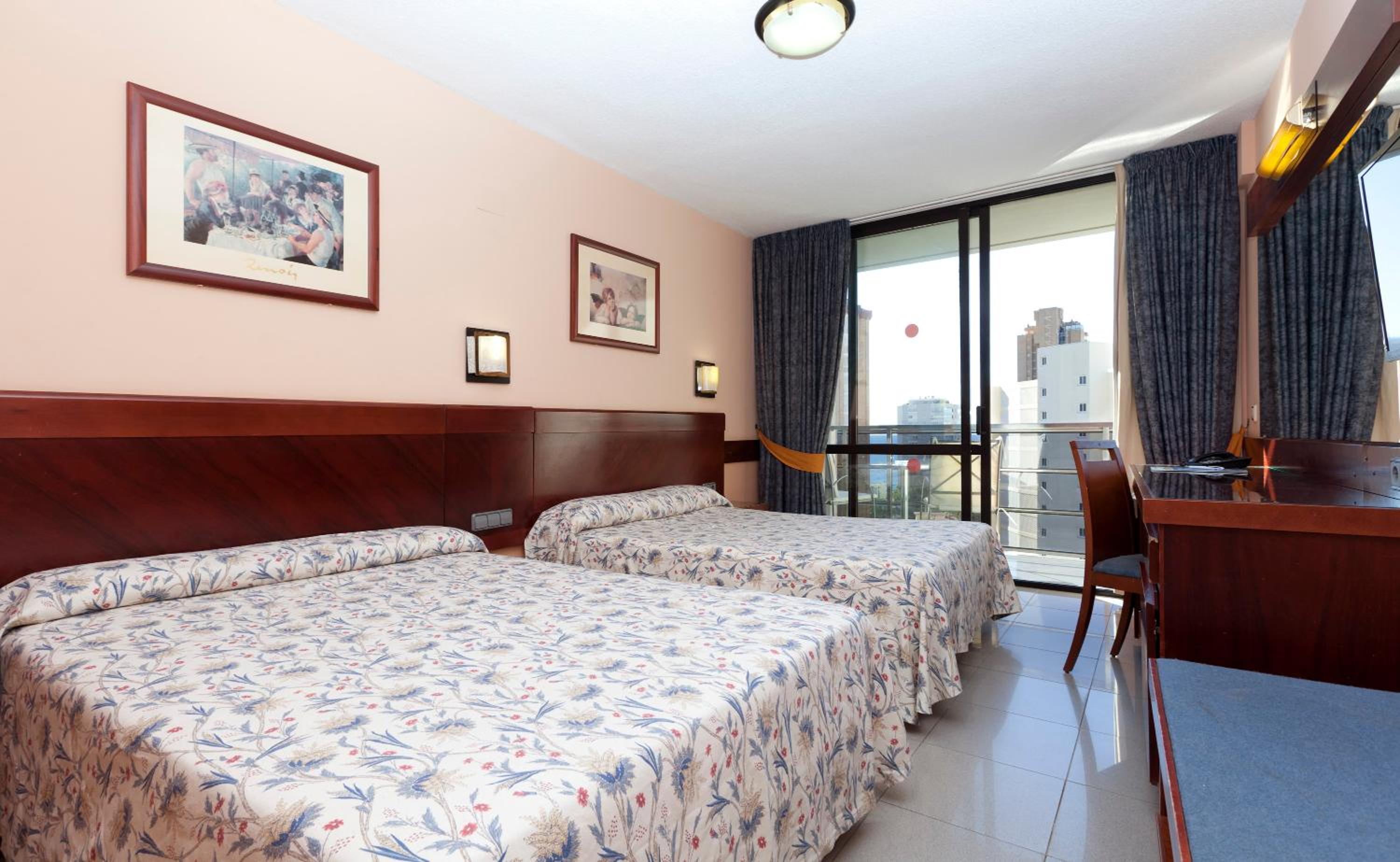 Family Room with Balcony (2 adults) photo 2