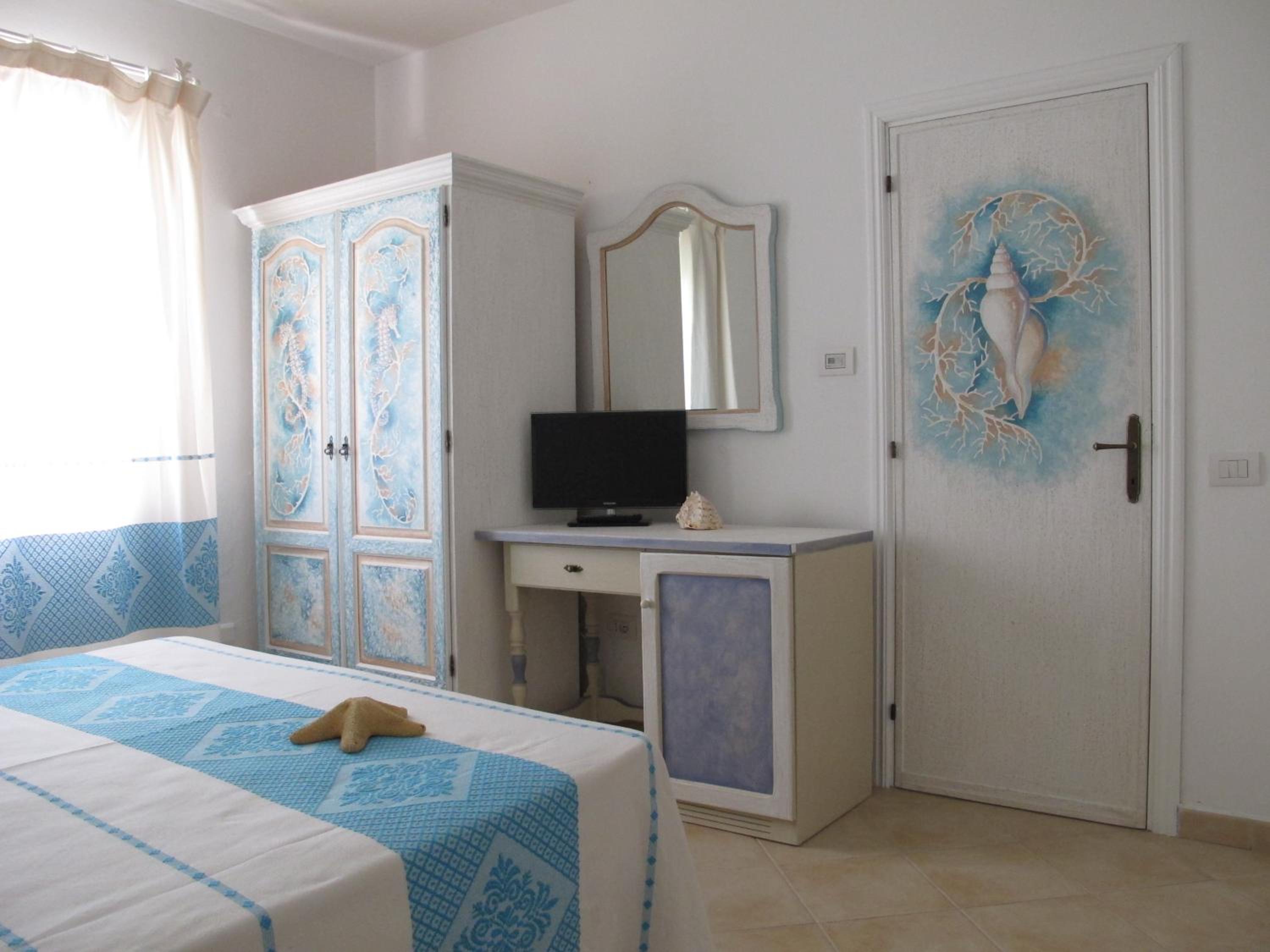 Double or Twin Room - Photo 4