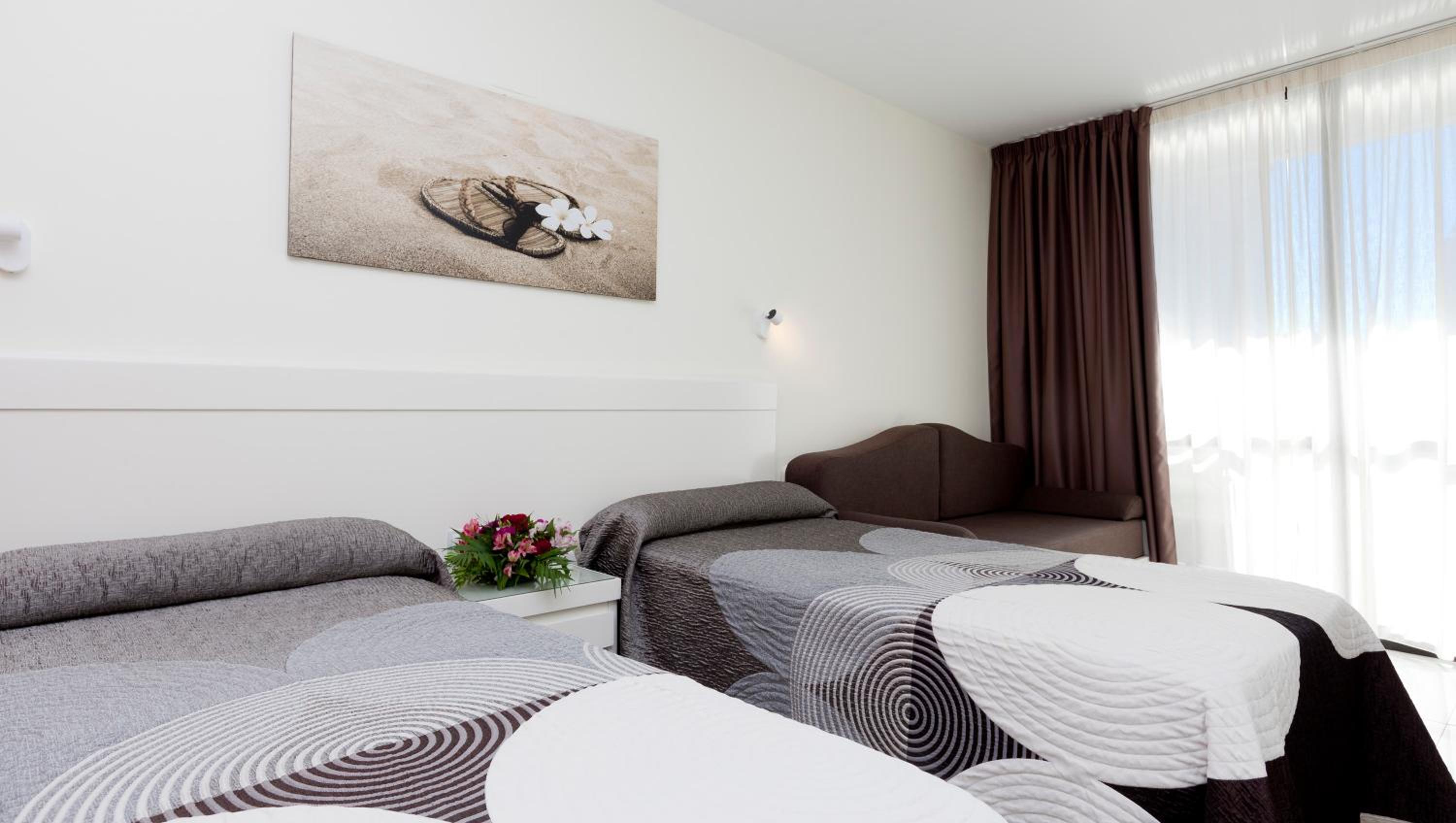 Superior Room 2 beds (2 adults + 1 child) photo 2