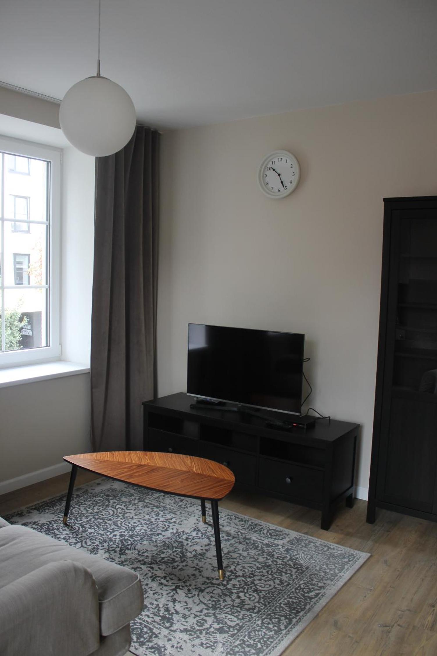 Deluxe Apartment with Laisves avenue view - Photo 4
