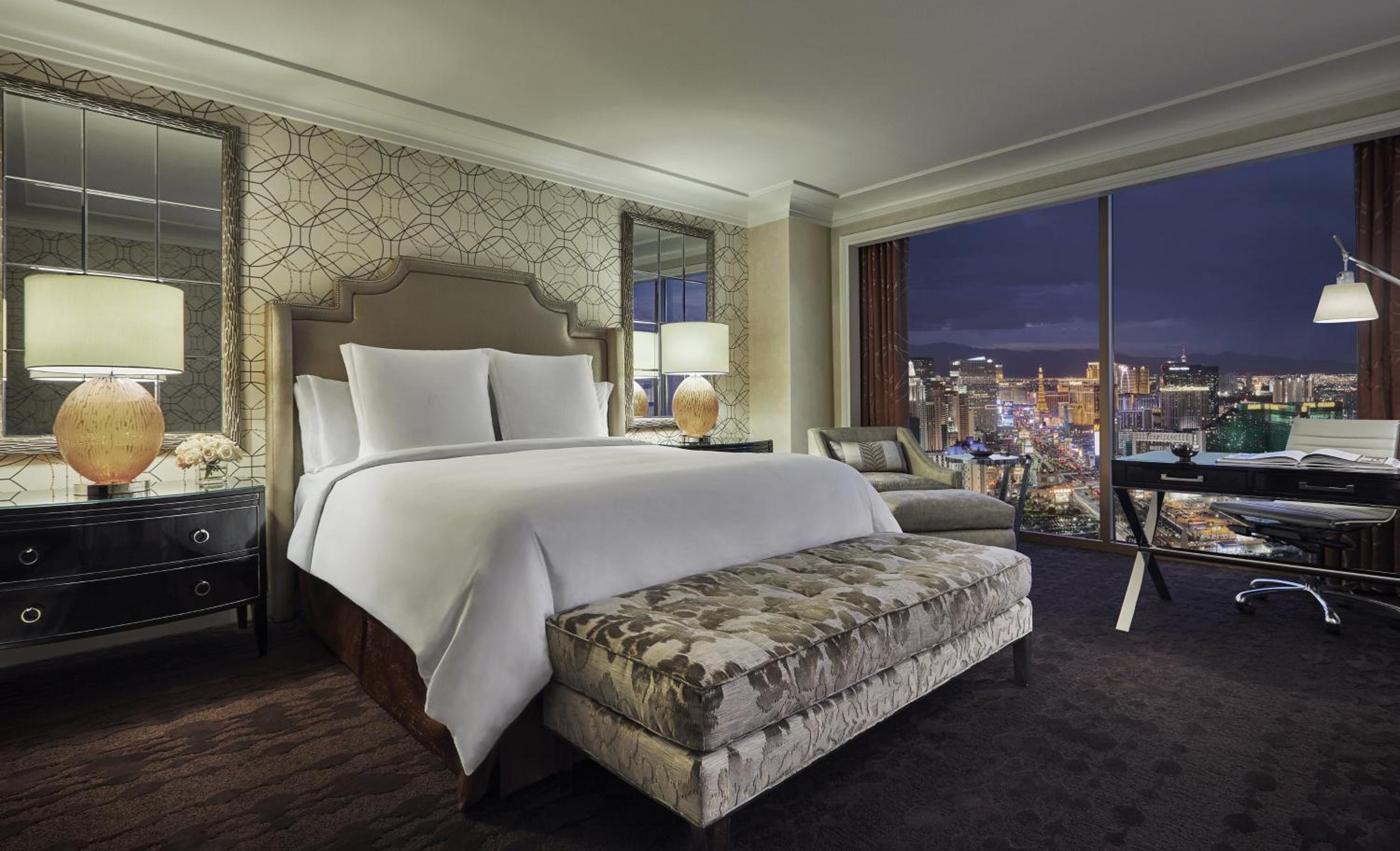 King Room with Strip View - Photo 4
