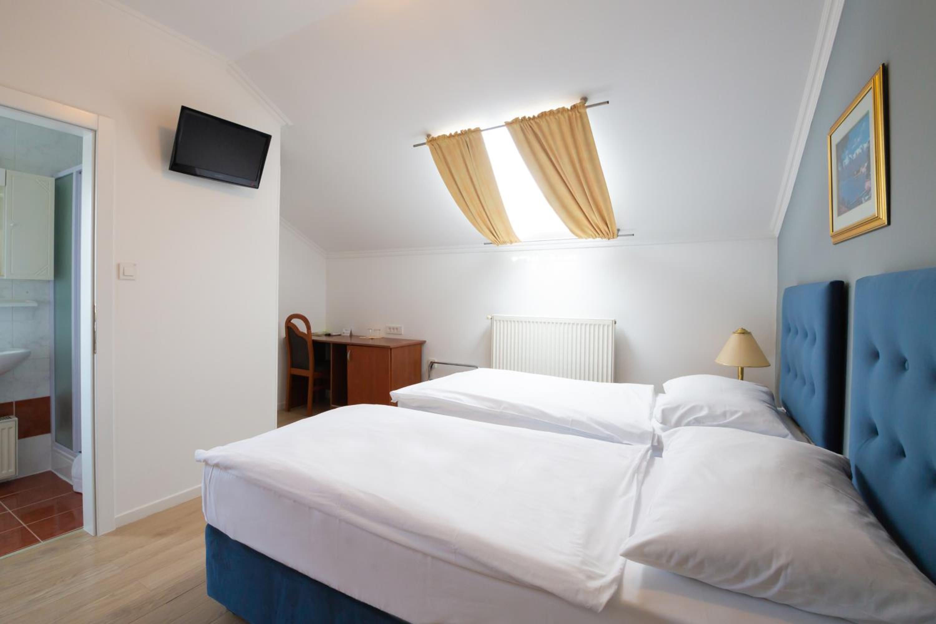 Economy Double or Twin Room - Photo 5