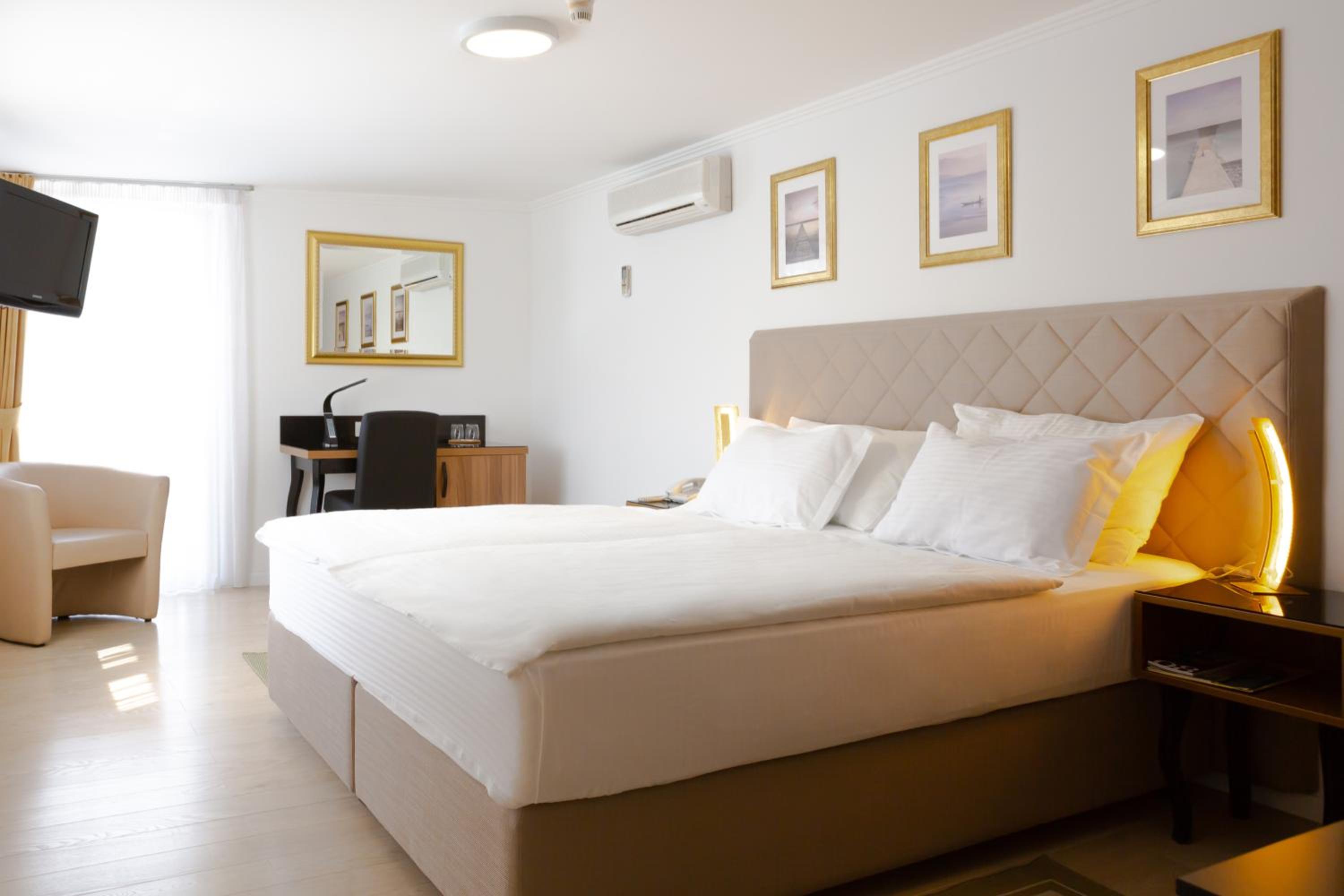 Deluxe Double Room - Photo 1