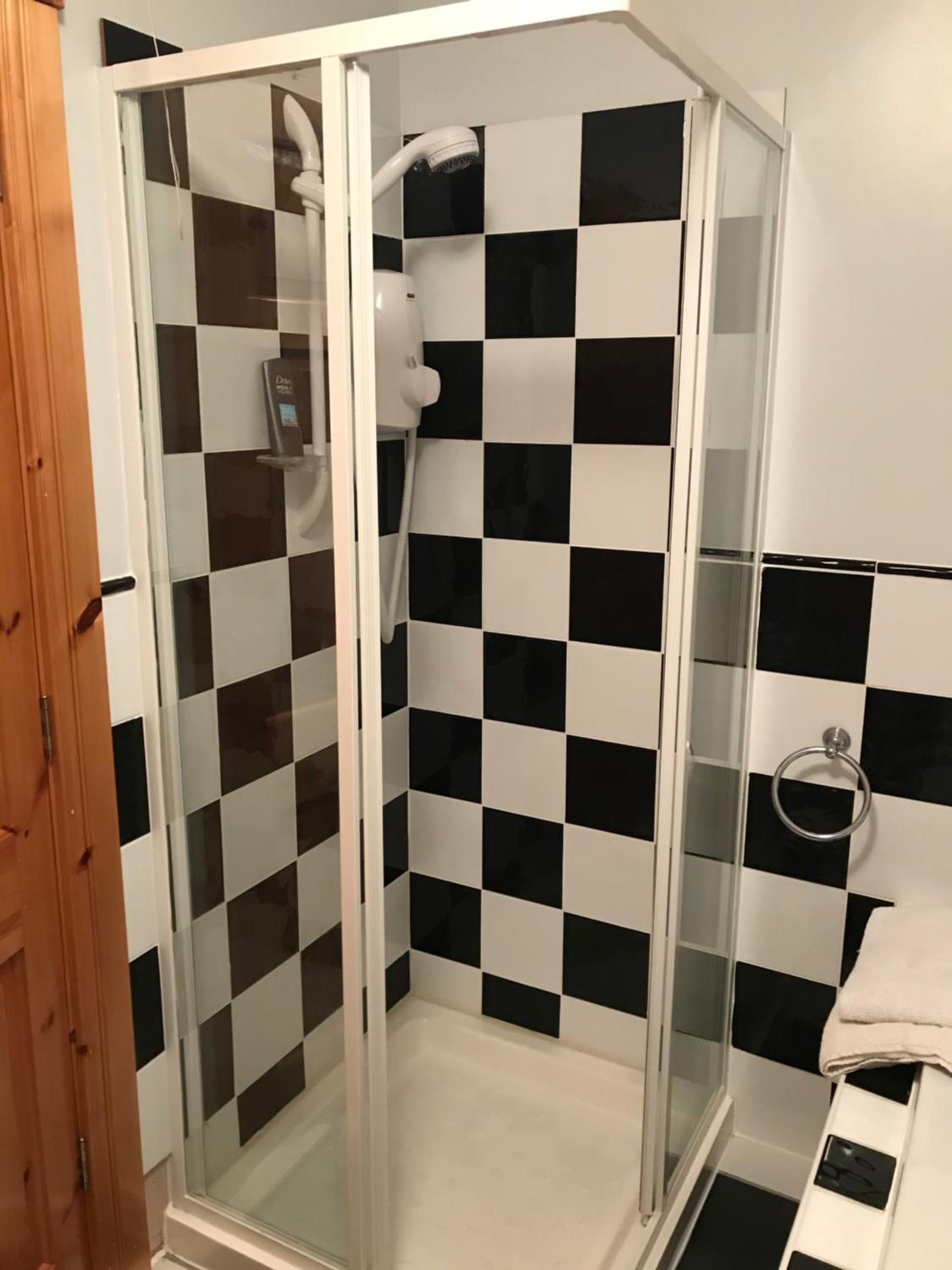 Double or Twin Room with Private Bathroom - Photo 4