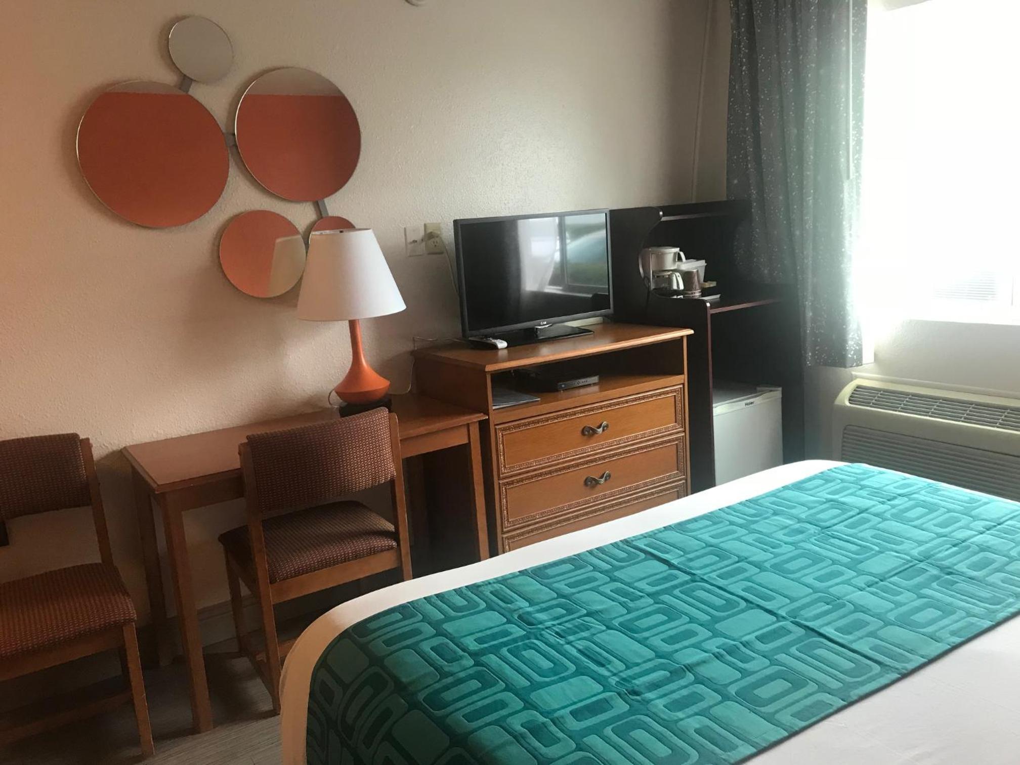 Studio Suite with Two King Beds - Non-Smoking - Photo 3